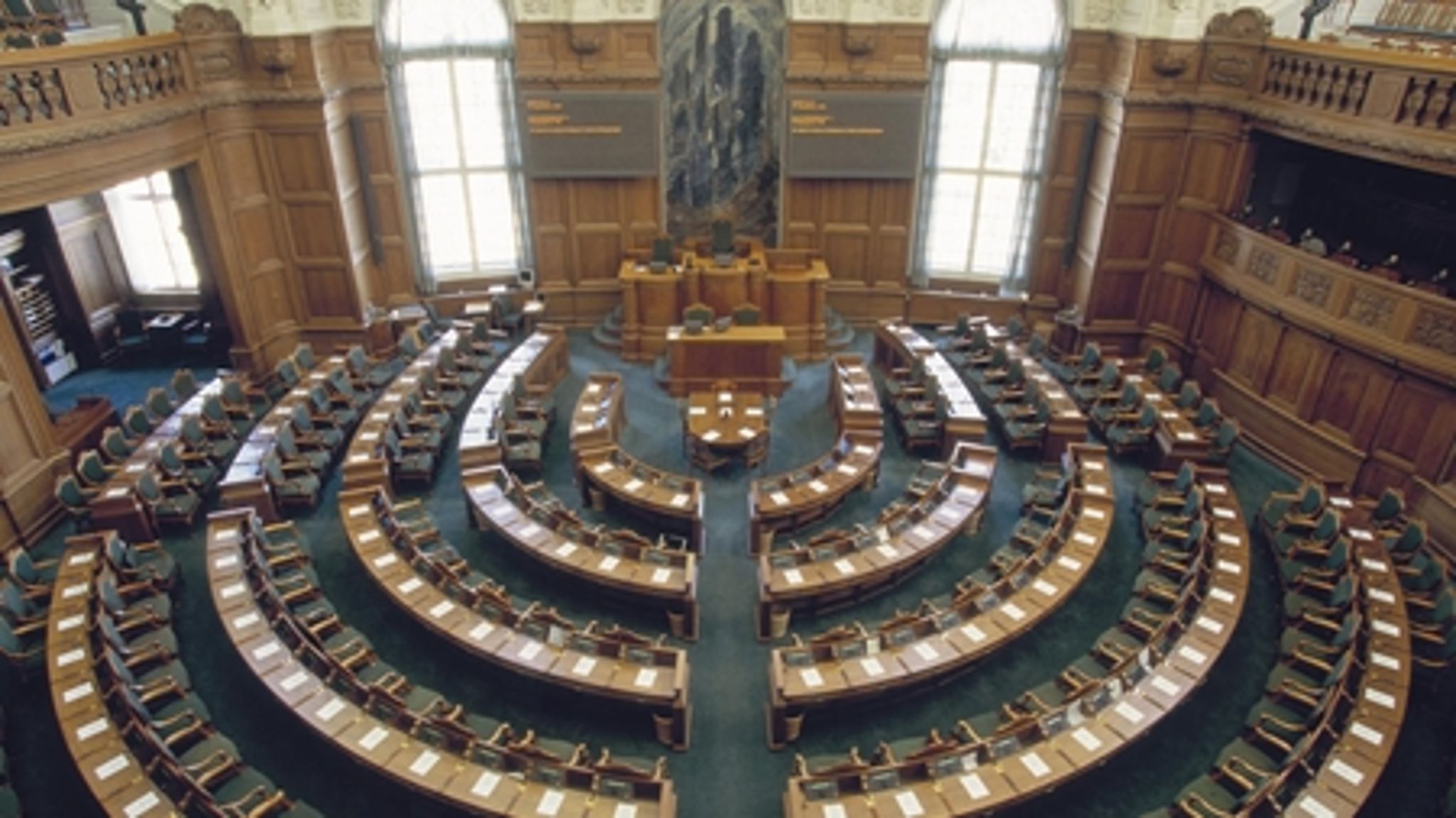 November måneds hændelser både på kommunalt og på europæisk plan får betydning for Folketingets sammensætning, hvis der var valg nu.