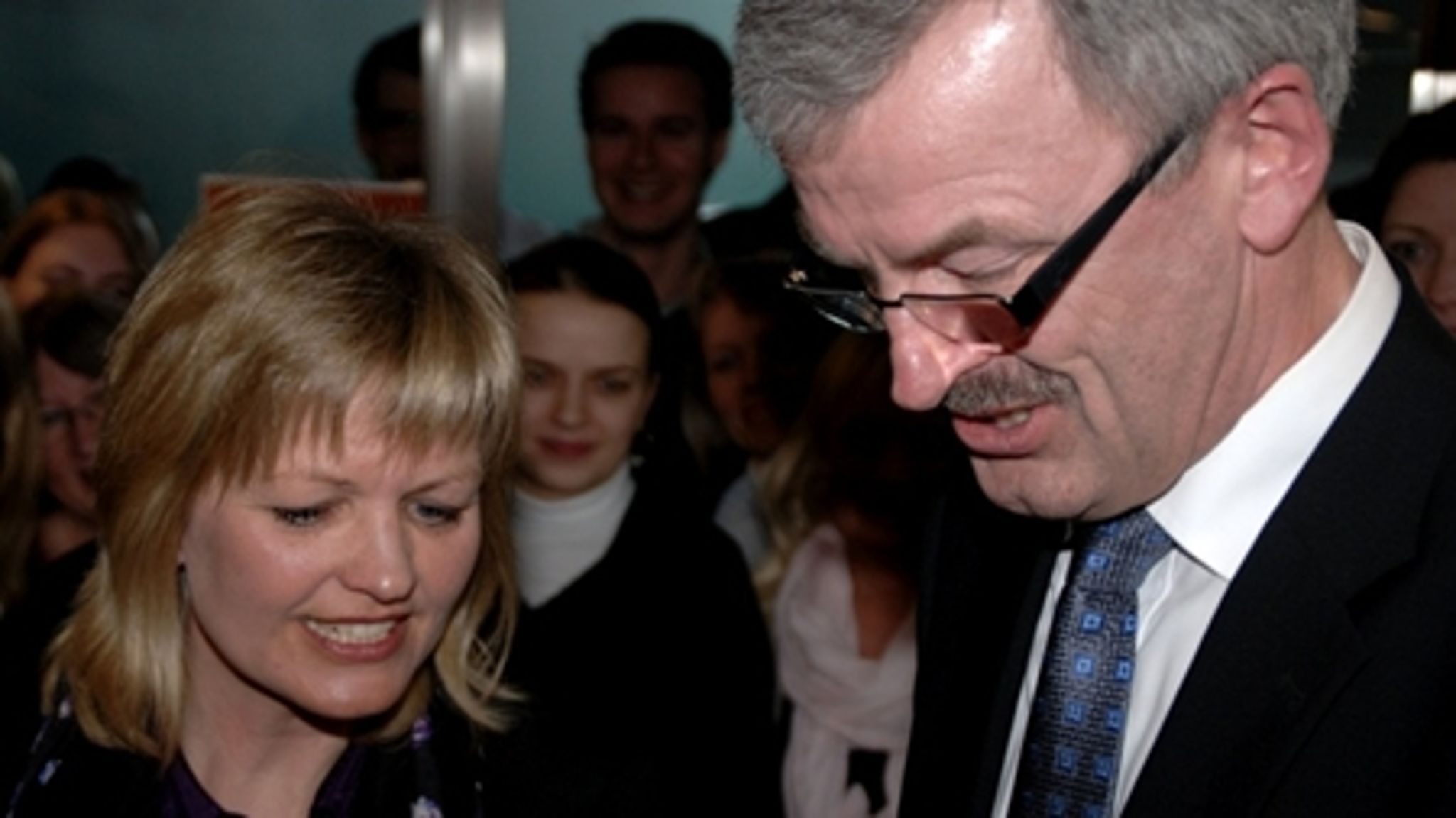 Forhenværende og nytiltrådte fødevareminister. Eva Kjer Hansen og Henrik Høegh.