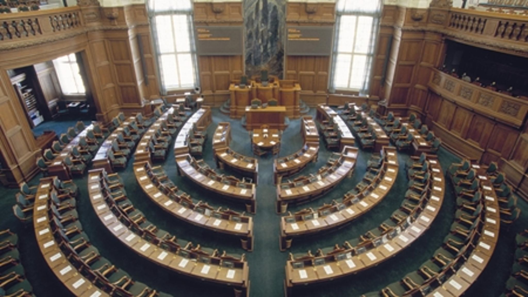 Næsten alle nye ministre fra forrige uges ministerrokade står til ny- eller genvalg. Kun videnskabsminister Charlotte Sahl-Madsen (K) er endnu ikke opstillet til Folketinget.