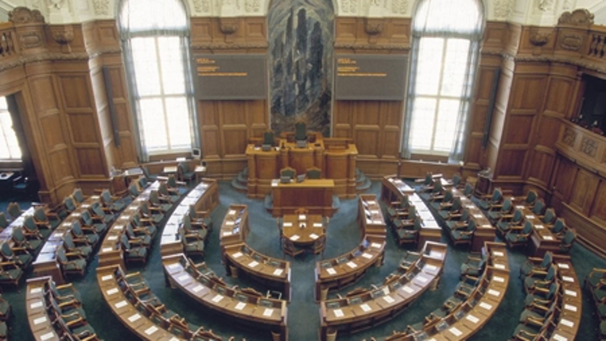 De konservative kommer i hård kamp om de nu kun 15 mandater, der ifølge meningsmålingerne bliver til partiet ved næste folketingsvalg.