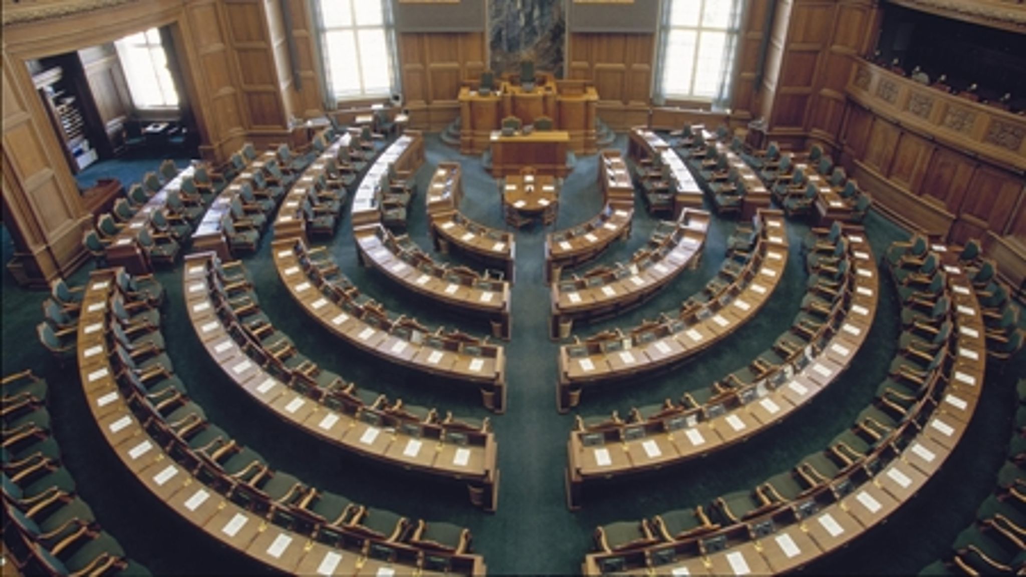 Folketingets EU-politikere har en hård valgkamp foran sig. Tre EU-ordførere og formanden for europaudvalget skal alle kæmpe hårdt for deres taburetter.