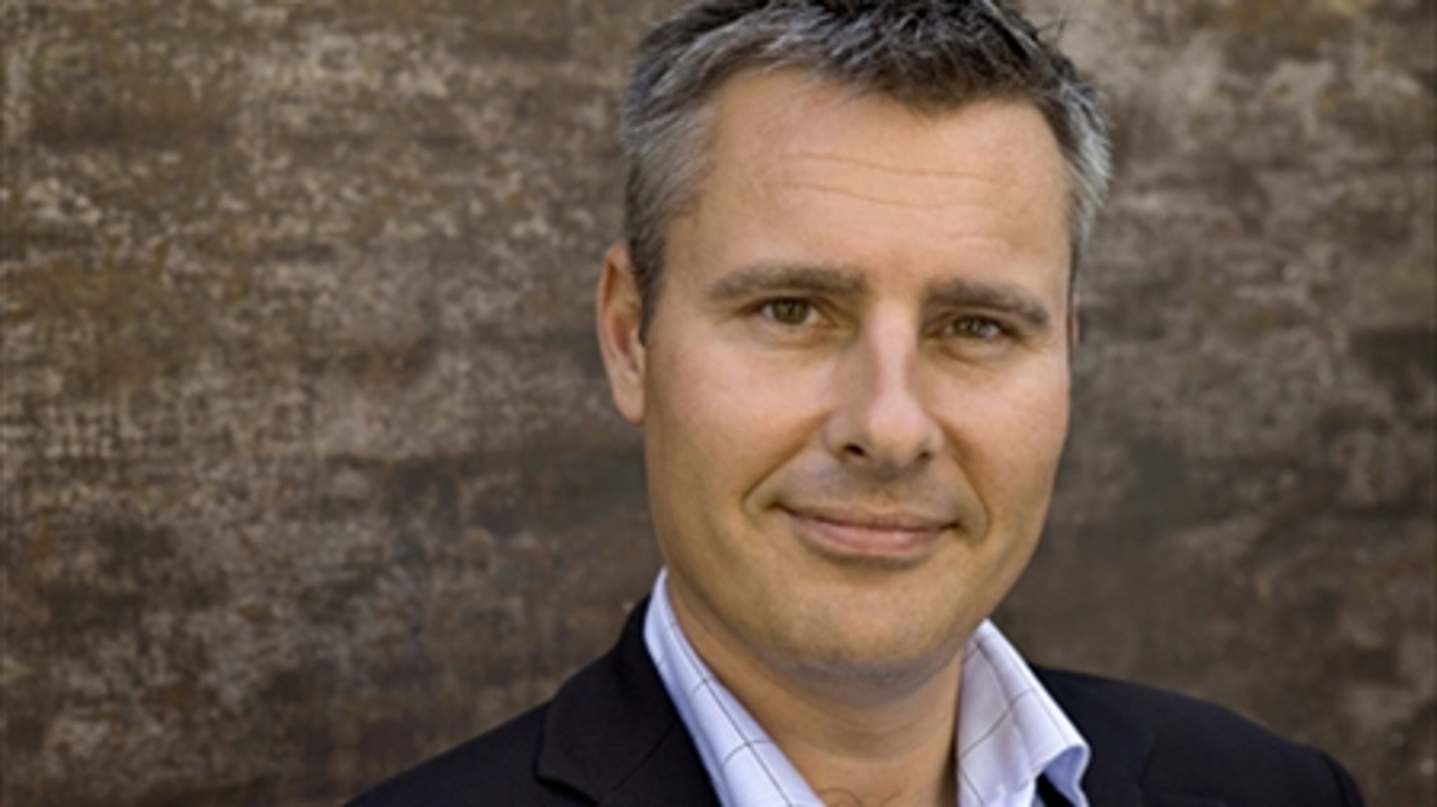 En ophævelse af skattestoppet på boligområdet kan finansiere efterlønnen, men Henrik Sass Larsen (S) afviser nye boligbeskatninger. 