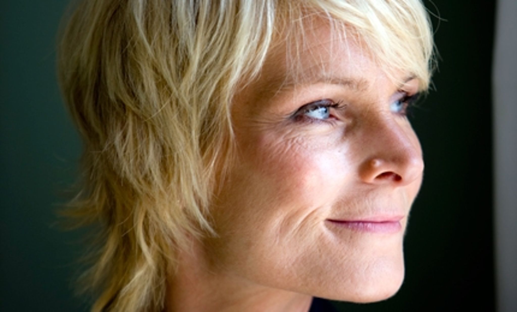 Undervisningsminister Tina Nedergaard (V) er blevet overhalet indenom i popularitet af flere af regeringens andre ministre. Det viser en ny meningsmåling.