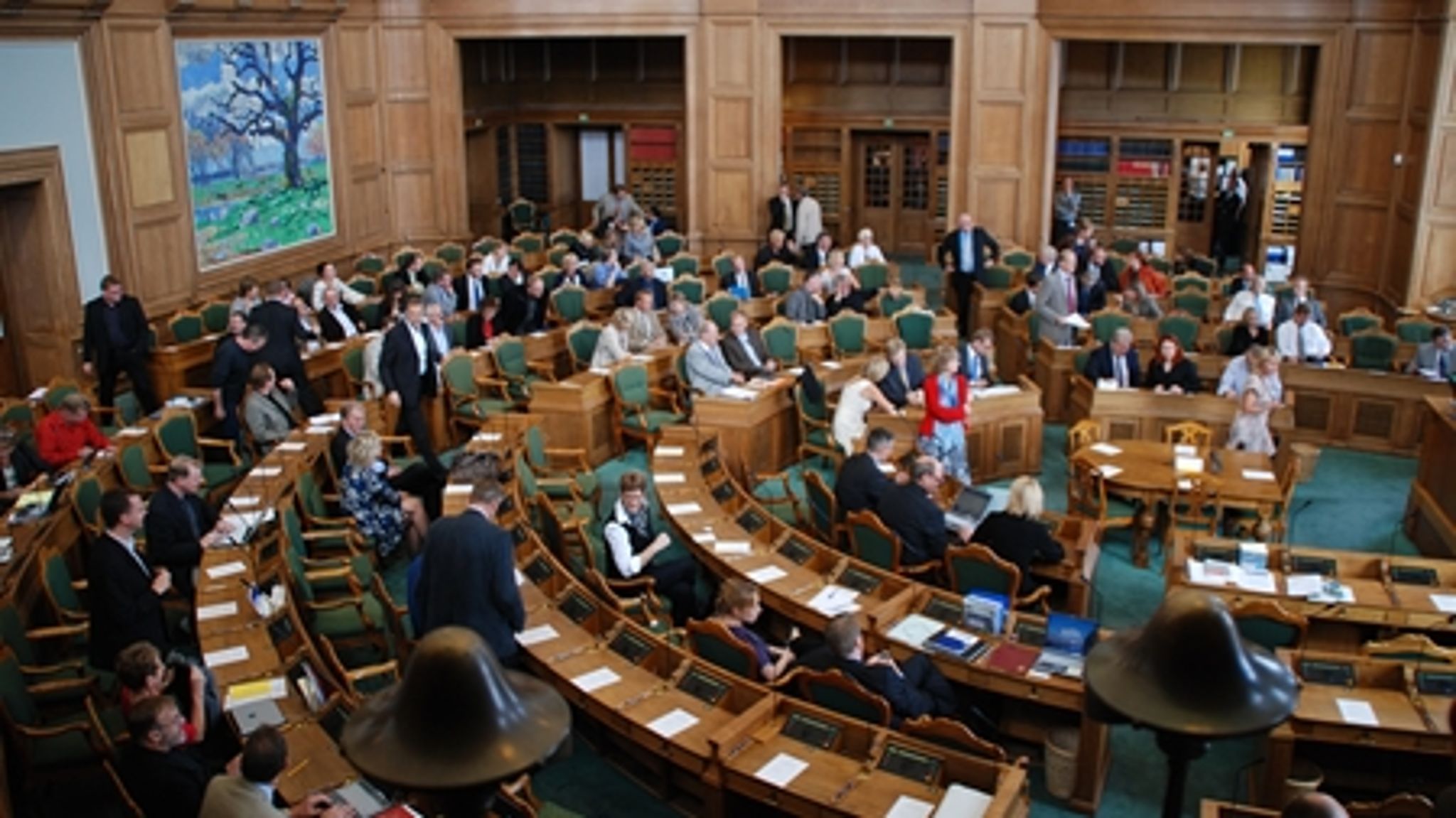 Miljøminister Karen Ellemann (V) garanterer, at Folketinget ikke vil skulle stemme om en ny miljøoplysningslov, før offentlighedsloven er vedtaget.