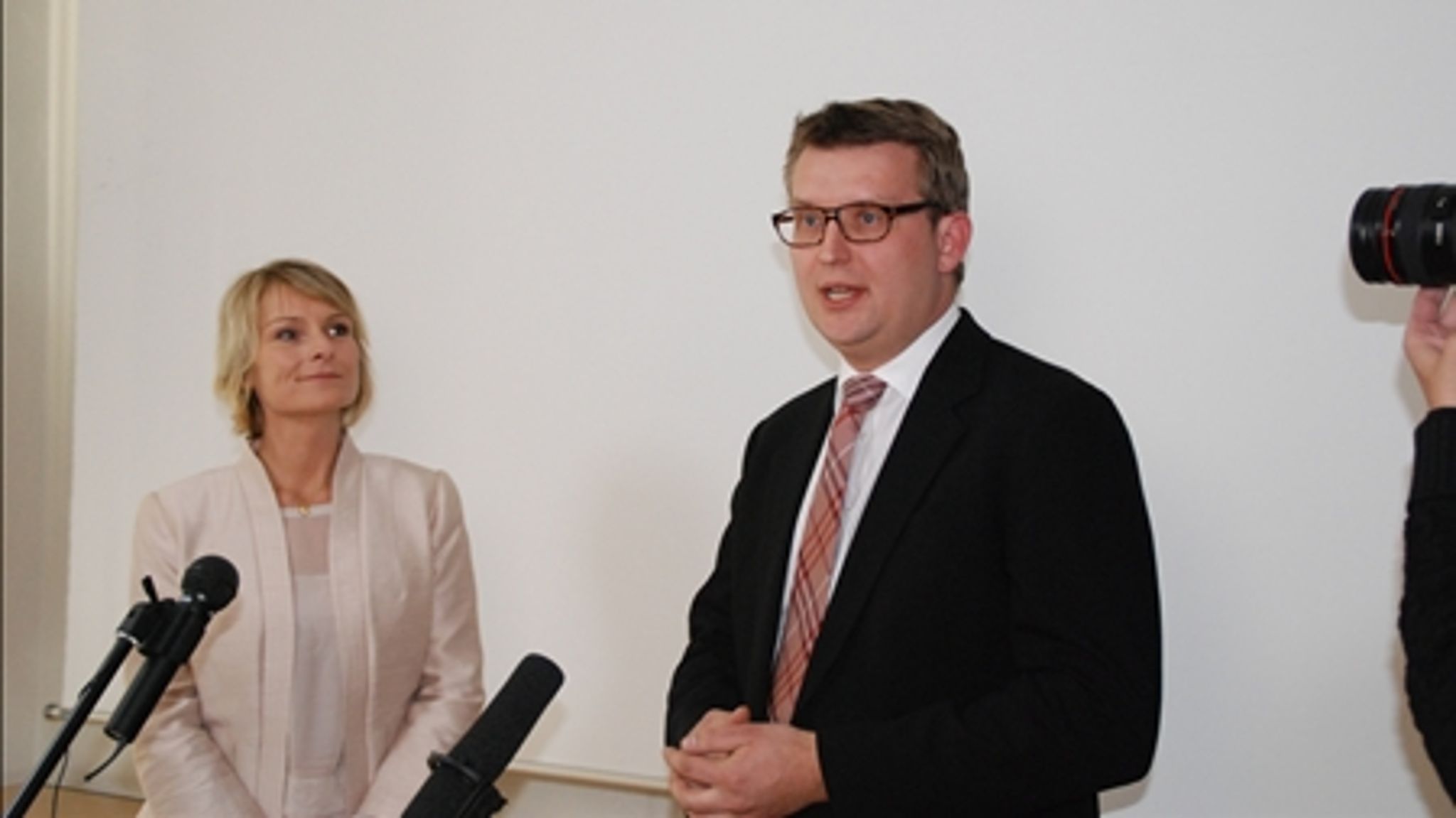 Undervisningsminister Troels Lund Poulsen (V) vil have en årlig undersøgelse af, hvordan tosprogede børn klarer sig i skolen.
