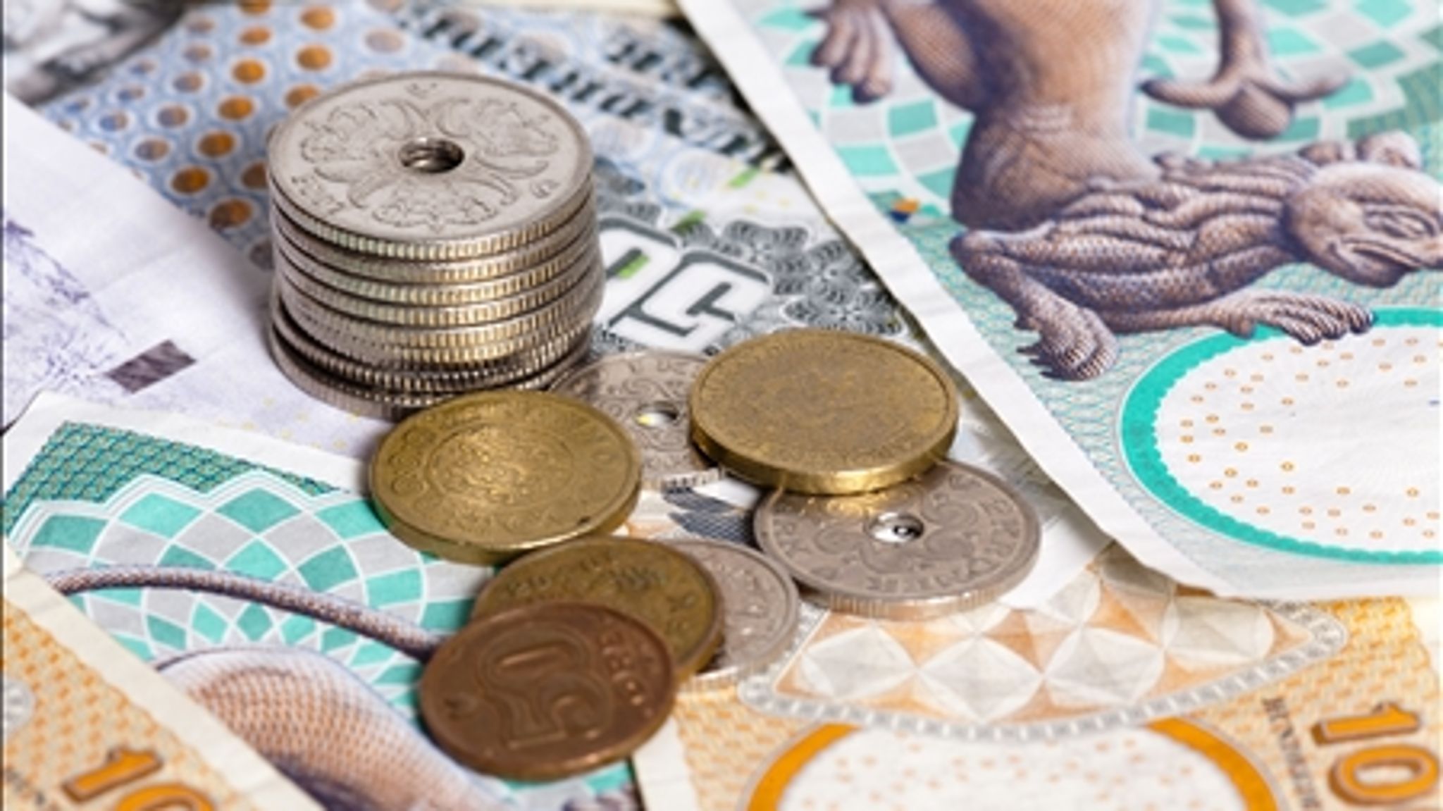 Erhvervsakademiet KEA bruger 120.000 kroner på at være 'Guldpartner' i fodboldklubben AB som et led i skolens markedsføring. Det vil SF nu sætte en stopper for.