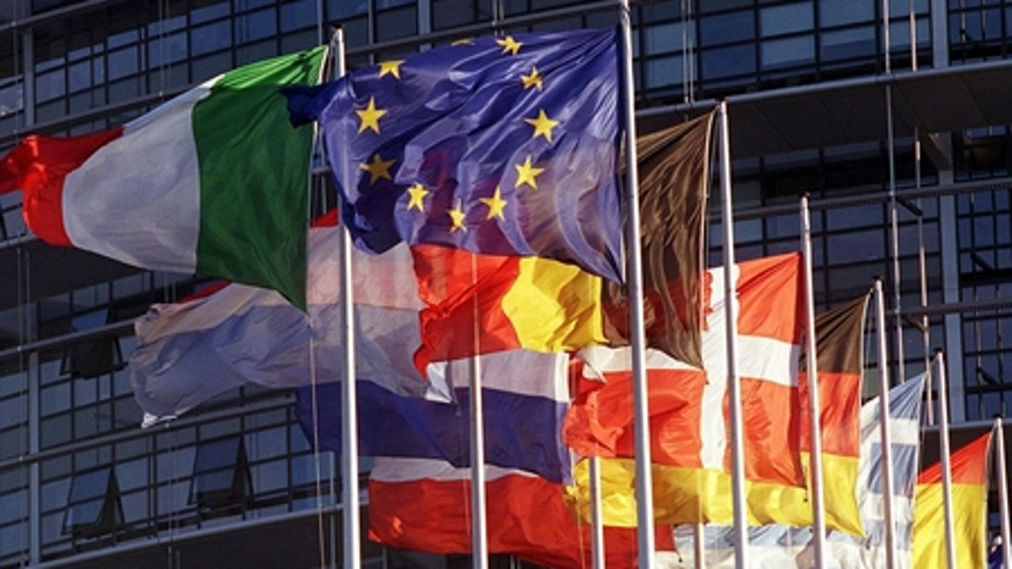 Der er masser af pomp og pragt i EU-systemet i Bruxelles - men fortsat ikke megen omtale af de danske europaparlamentarikere i de danske medier.
