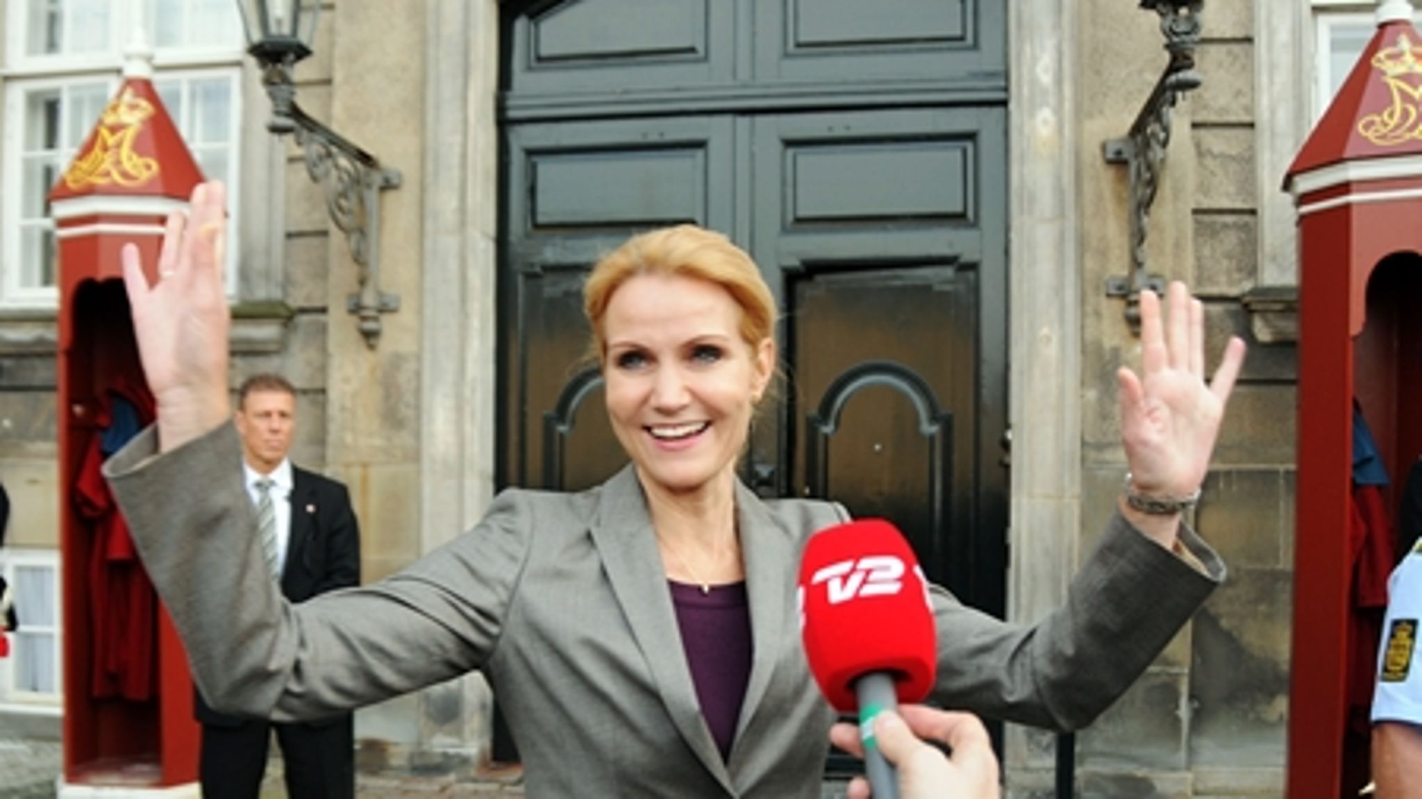 Helle Thorning-Schmidt fotograferet ved et tidligere besøg hos dronningen. Selvsamme sted har hun i dag præsenteret sin S-R-SF-regering.