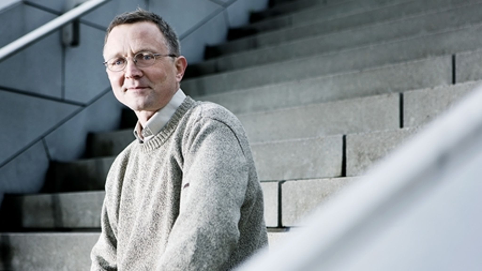 Anders Bondo Christensen, formand for Danmarks Lærerforening, efterlyser handling fra regeringen og KL. "Vi bliver nødt til at have mål for folkeskolens økonomi," siger han.