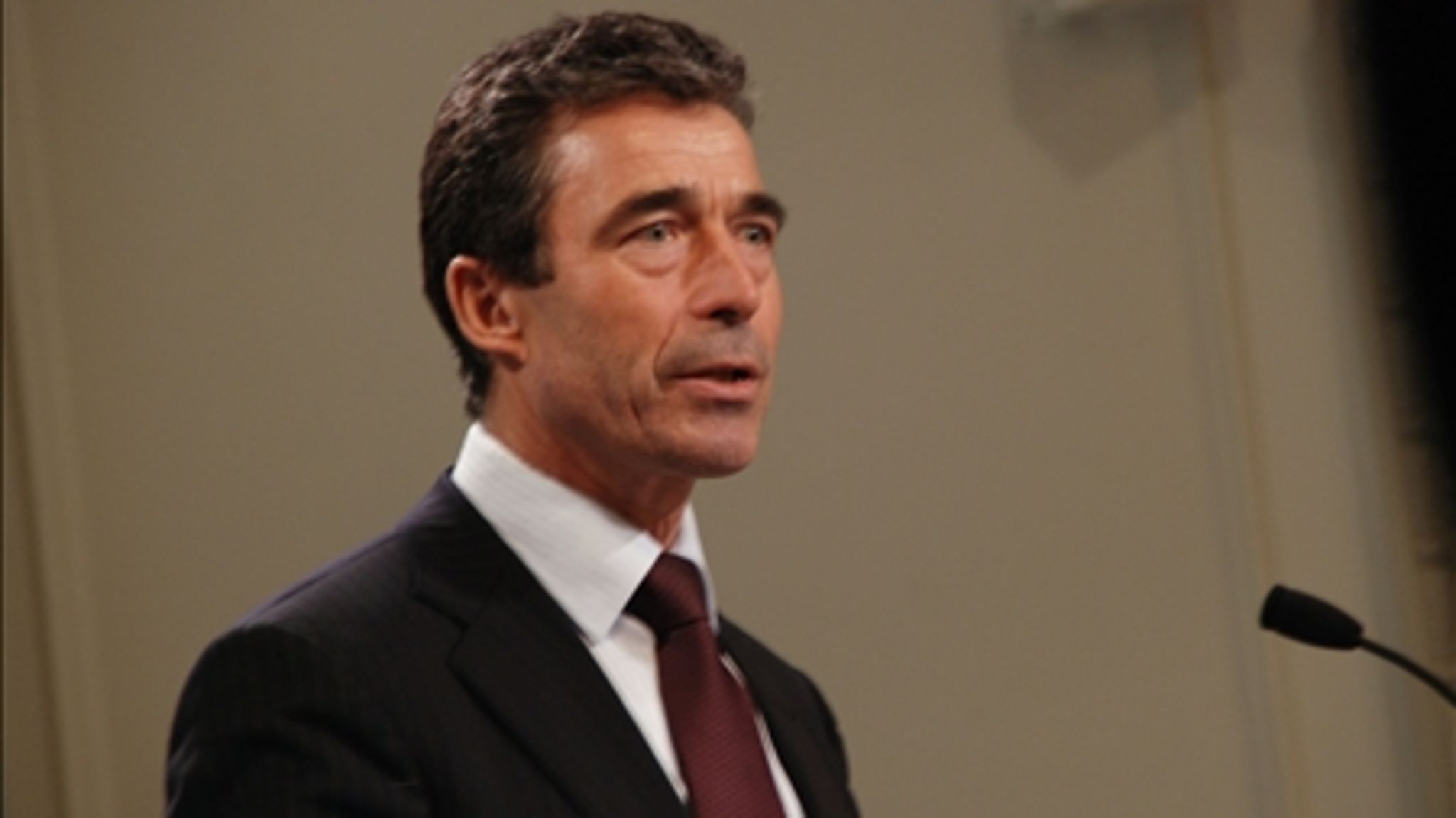 Anders Fogh Rasmussen (V) stod fadder til den danske udgave af kontraktpolitik. Fogh havde stor succes med metoden, men efterfølgeren Lars Løkke Rasmussen (V) har været noget mere forbeholden.