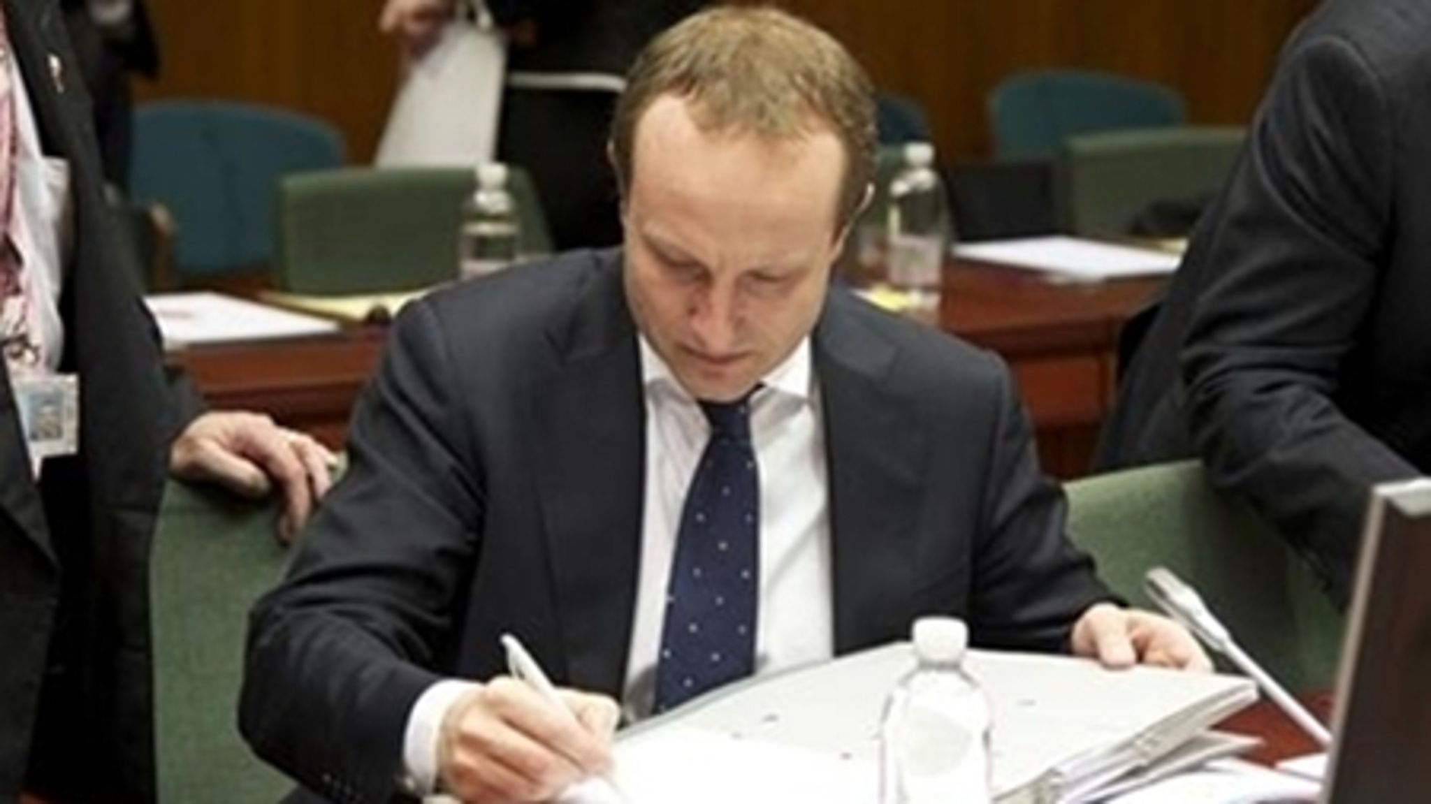 Energi- og klimaminister Martin Lidegaard sidder for bordenden, når EU i øjeblikket diskuterer energibesparelser.