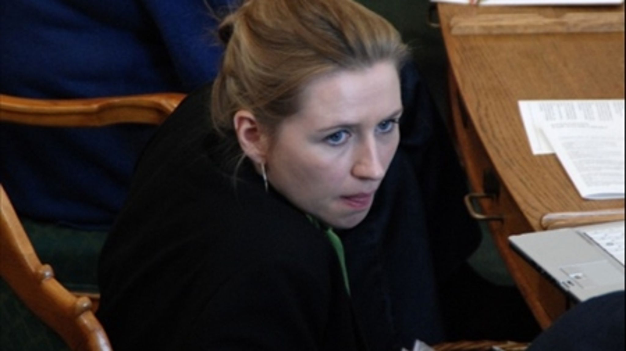 Beskæftigelsesminister Mette Frederiksen (S) har smidt Enhedslisten ud af forhandlingerne om førtidspension og fleksjob allerede inden, de er gået i gang.