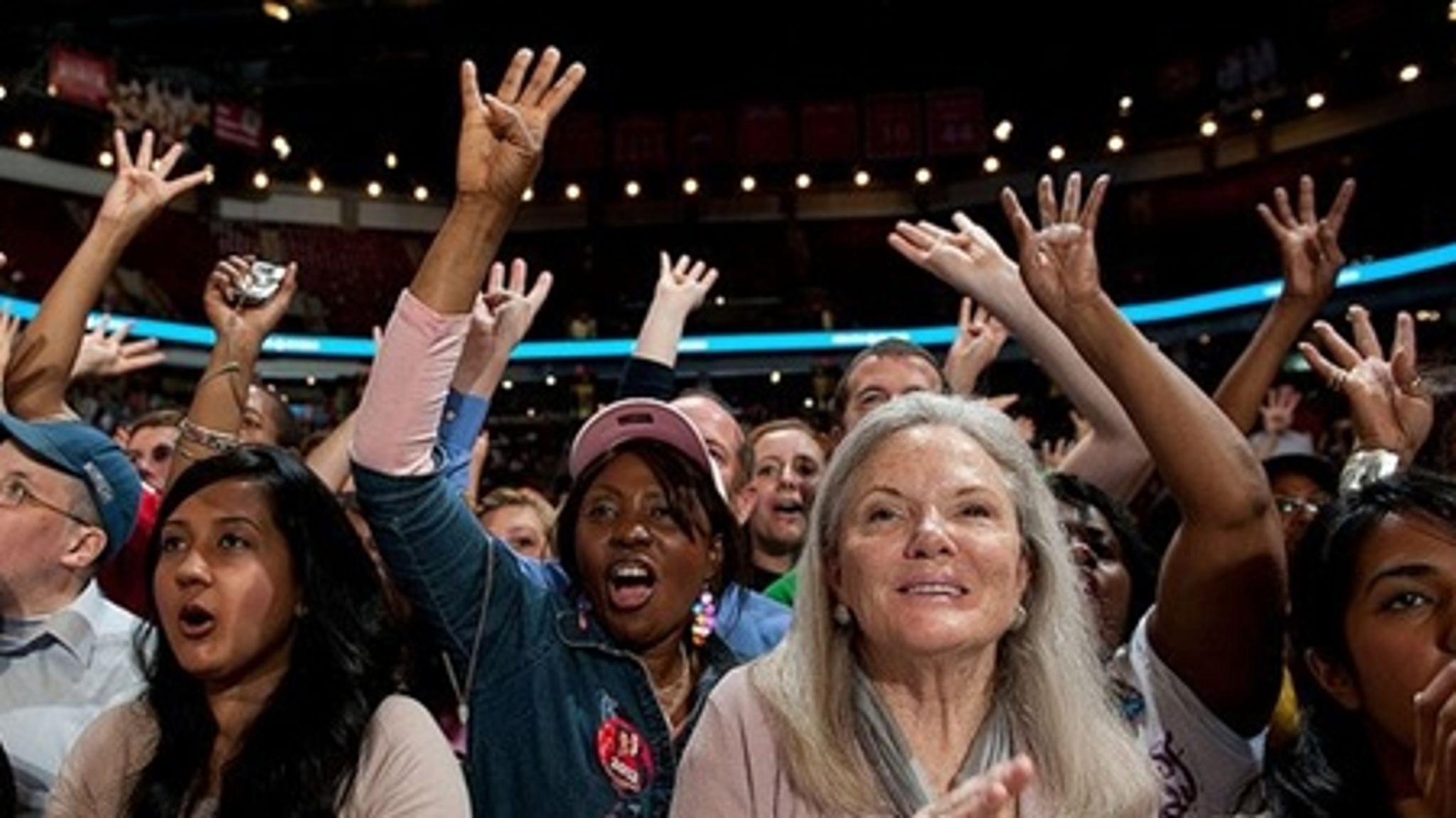 "Four more years," råber publikum til et Obama-rally tidligere på året. Nu set det dog ud til, at præsidentens forspring blandt kvinder er svundet ind.
