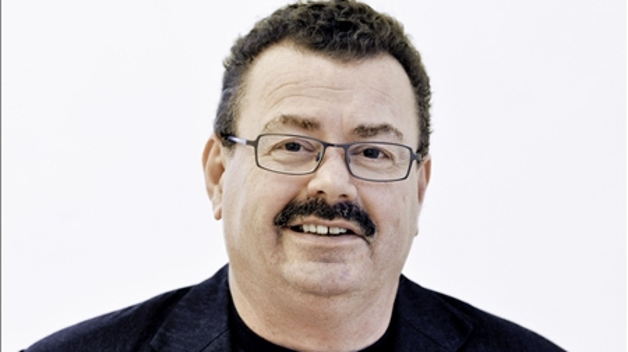 Per Clausen (EL) mener, at det går for langsomt med at få gang i tillidsreformen. Især socialområdet kunne trænge til at blive afbureaukratiseret, lyder det fra ham.