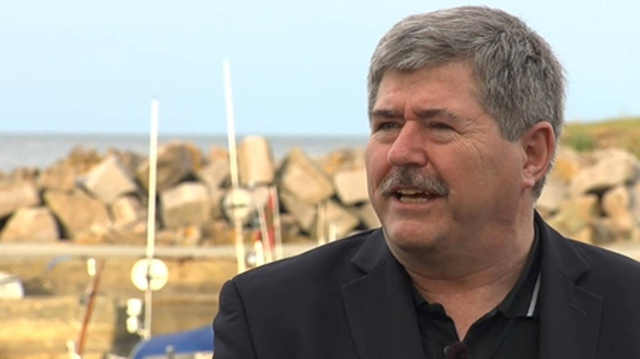 MEP Søren Søndergaard (N) mener, at Parlamentet stadig har mulighed for at udhule det omstridte rejsecirkus.