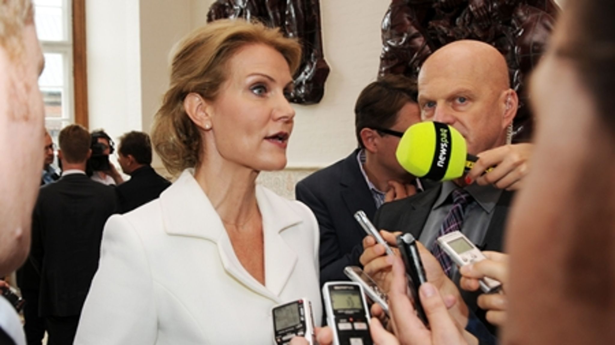 Socialdemokraternes tilbagegang på landsplan kan betyde, at Venstre bliver største parti ved kommunalvalget, viser ny prognose.