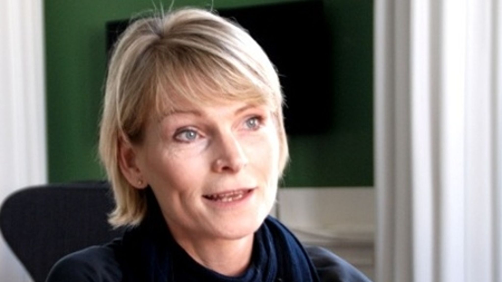 Forhenværende undervisningsminister Tina Nedergaard (V) mener, at det vil være direkte vanvittigt, hvis de ældste elever skal gå i skole 37 timer om ugen.