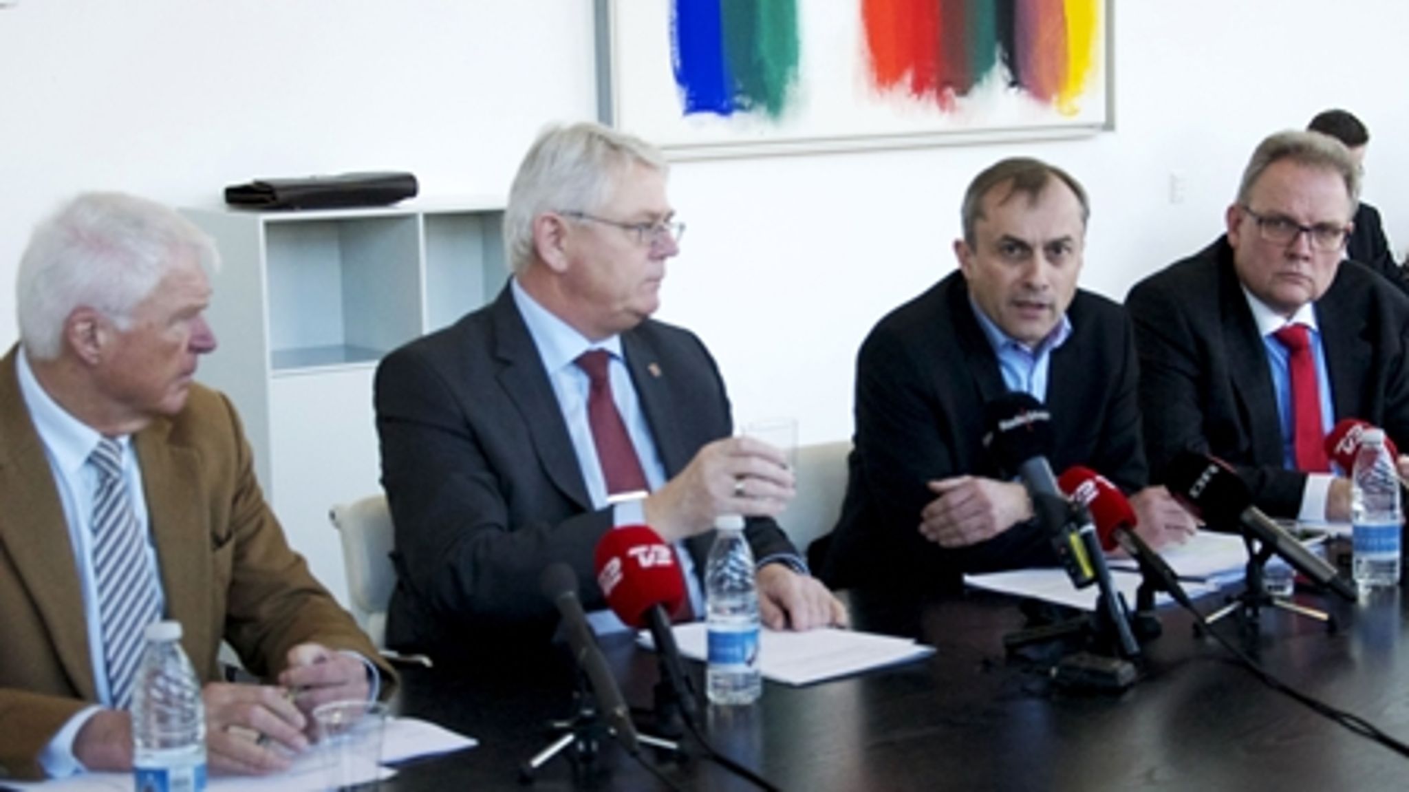 Både KL og Finansministeriet varslede torsdag lockout mod lærerne. Historisk, lyder vurderingen fra eksperter. 