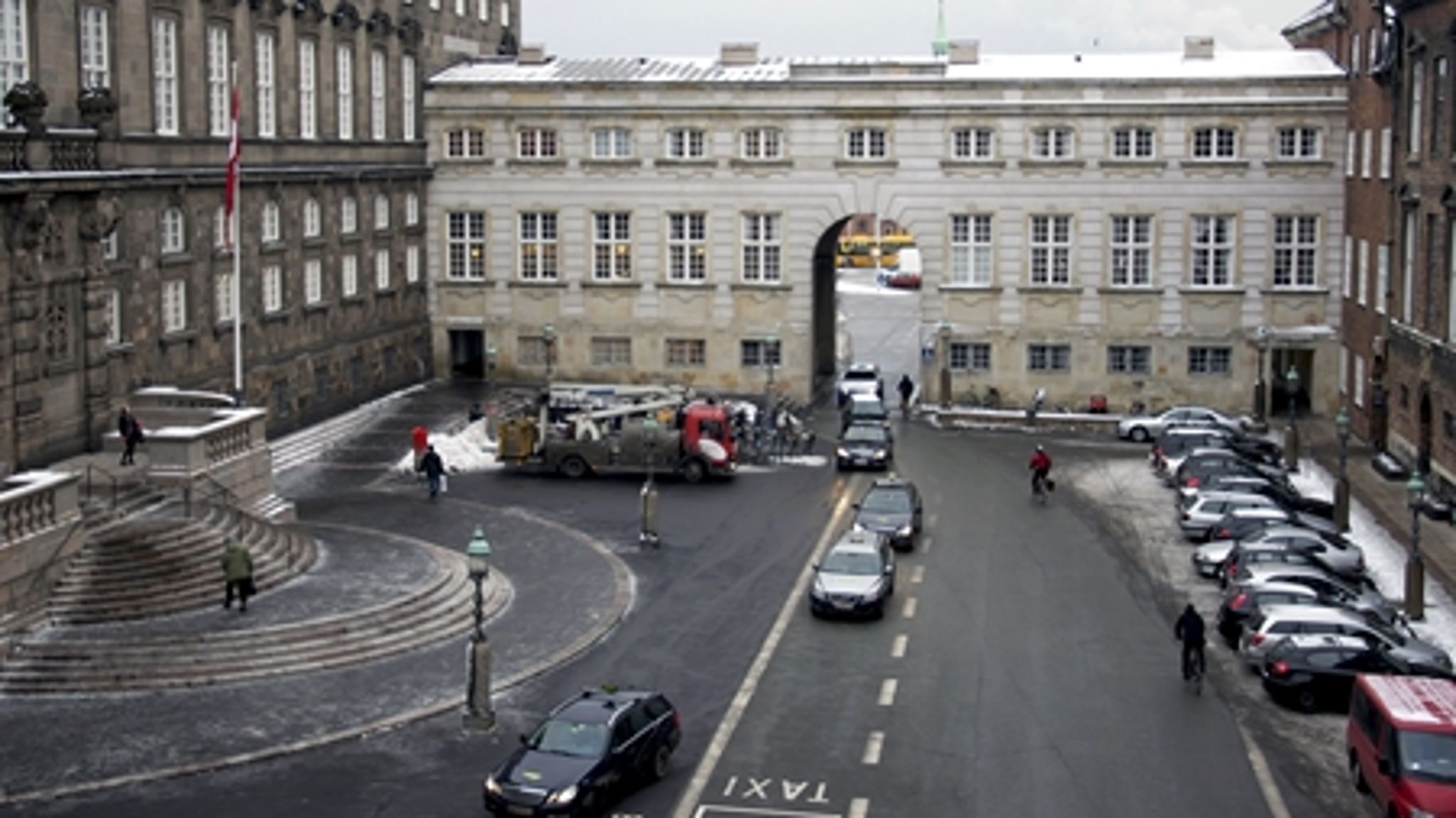 Mandag 22. april er det slut med at køre ind til eller igennem Rigsdagsgården ved Folketinget.