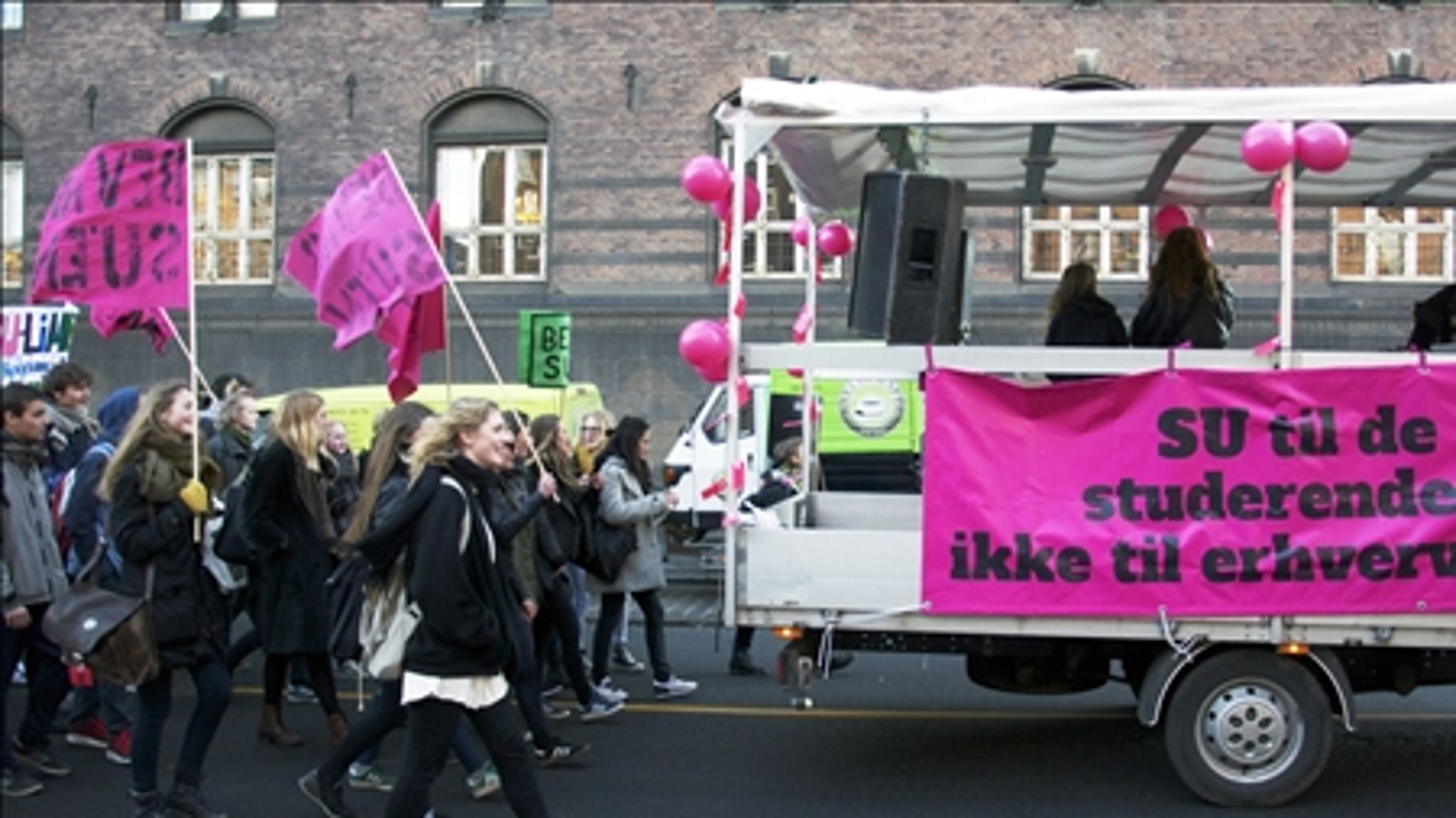 Dansk Folkeparti så gerne en optjeningsordning for SU. SF kalder forslaget plat.