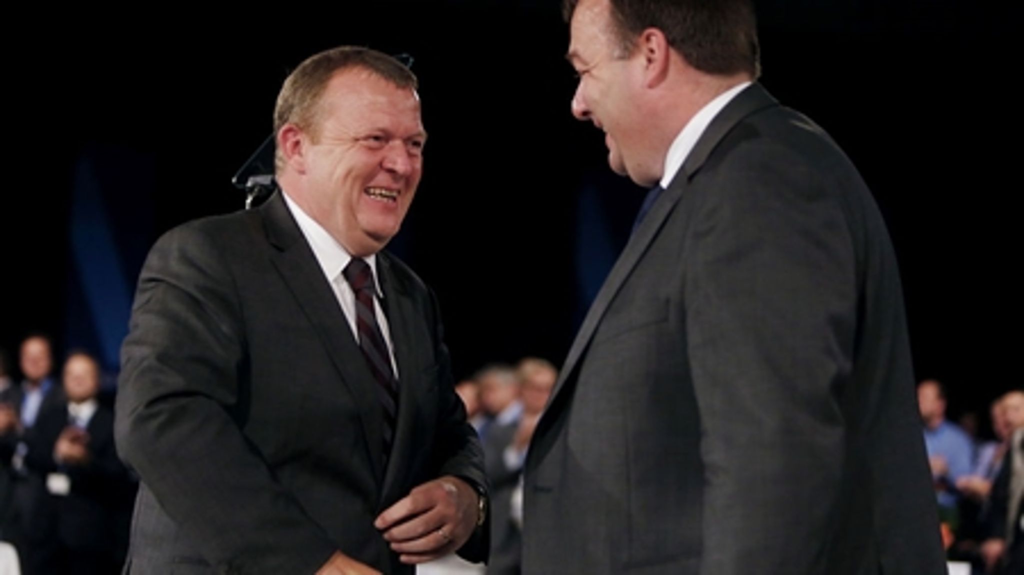 Venstres formand Lars Løkke Rasmussen hev en kanin op af hatten, da han bød Dansk Metals formand Claus Jensen velkommen på talerstolen til Venstres landsmøde. En understregning af partiets mål om at beholde sit greb om midtervælgerne.