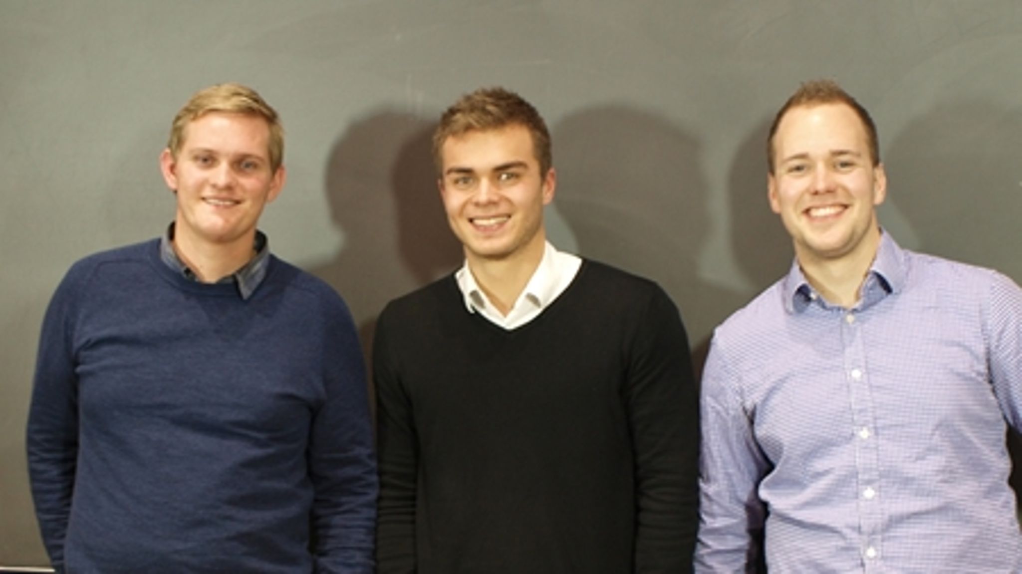 Tre unge kandidater vil få flere unge til at stemme ved at debattere med hinanden. Fra venstre Lasse Quvang Rasmussen (S), Nichlas Vind (K) og Christian Kjølhede (R).