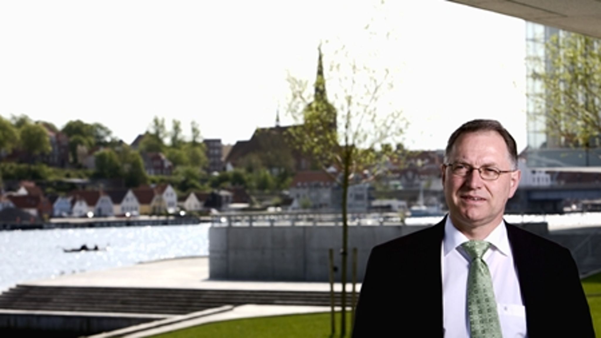Peter Rathje, direktør for ProjectZero i Sønderborg, fortæller, at udvikling mod en CO2-neutral by kræver mere end demonstrationsprojekter. "Du er nødt til at få fingrene ned i materien," siger han. 