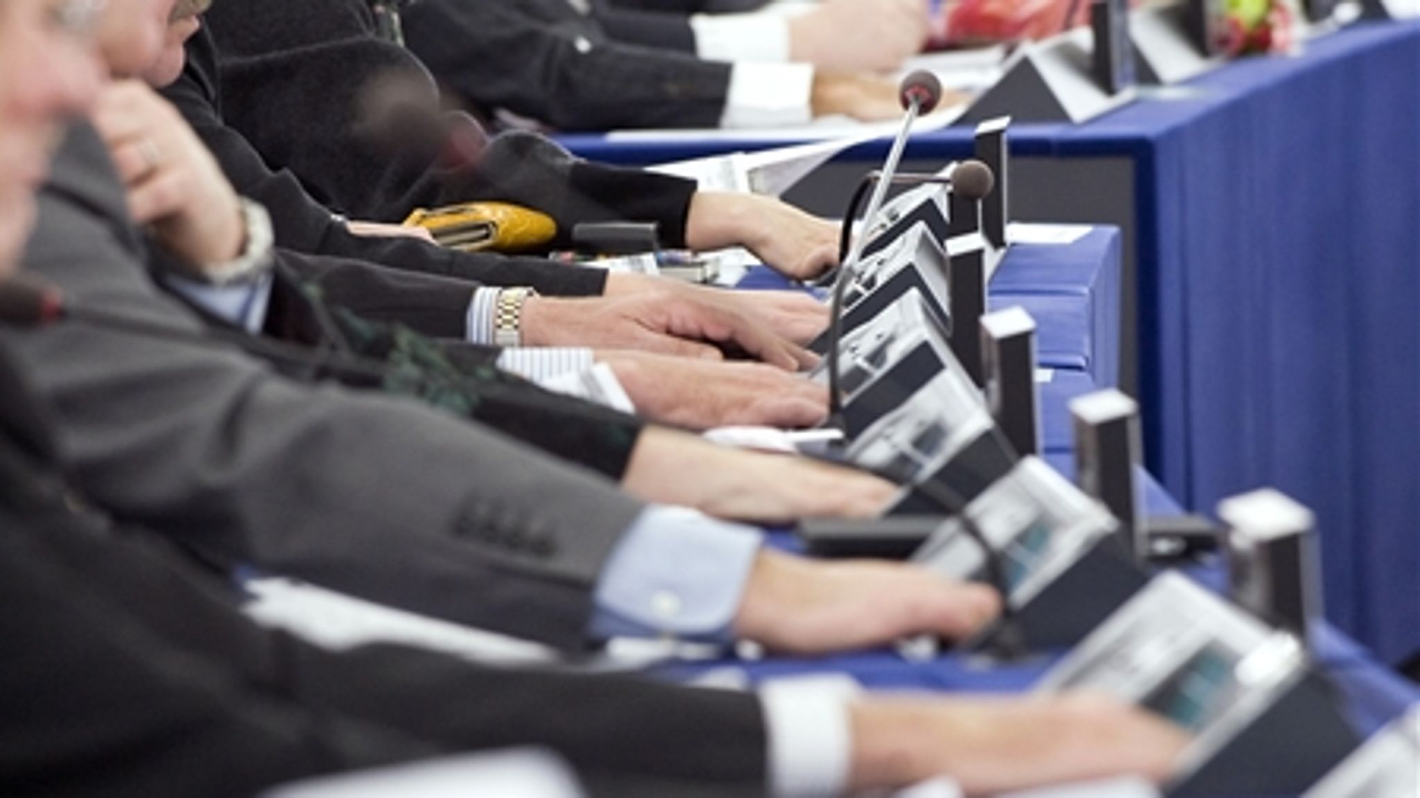 Europaparlamentarikerne ønsker at lægge pres på EU-Kommissionen.