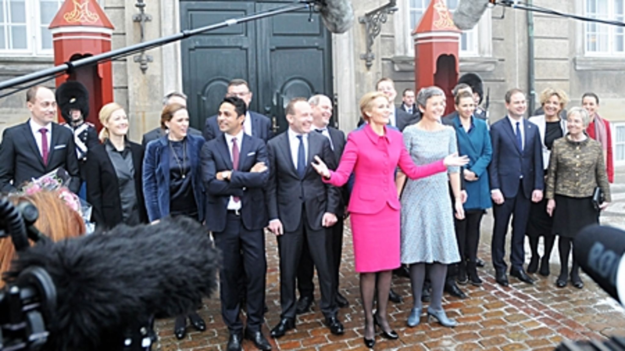 Statsminister Helle Thorning-Schmidt (S) præsenterede mandag formiddag den nye SR-regering. 