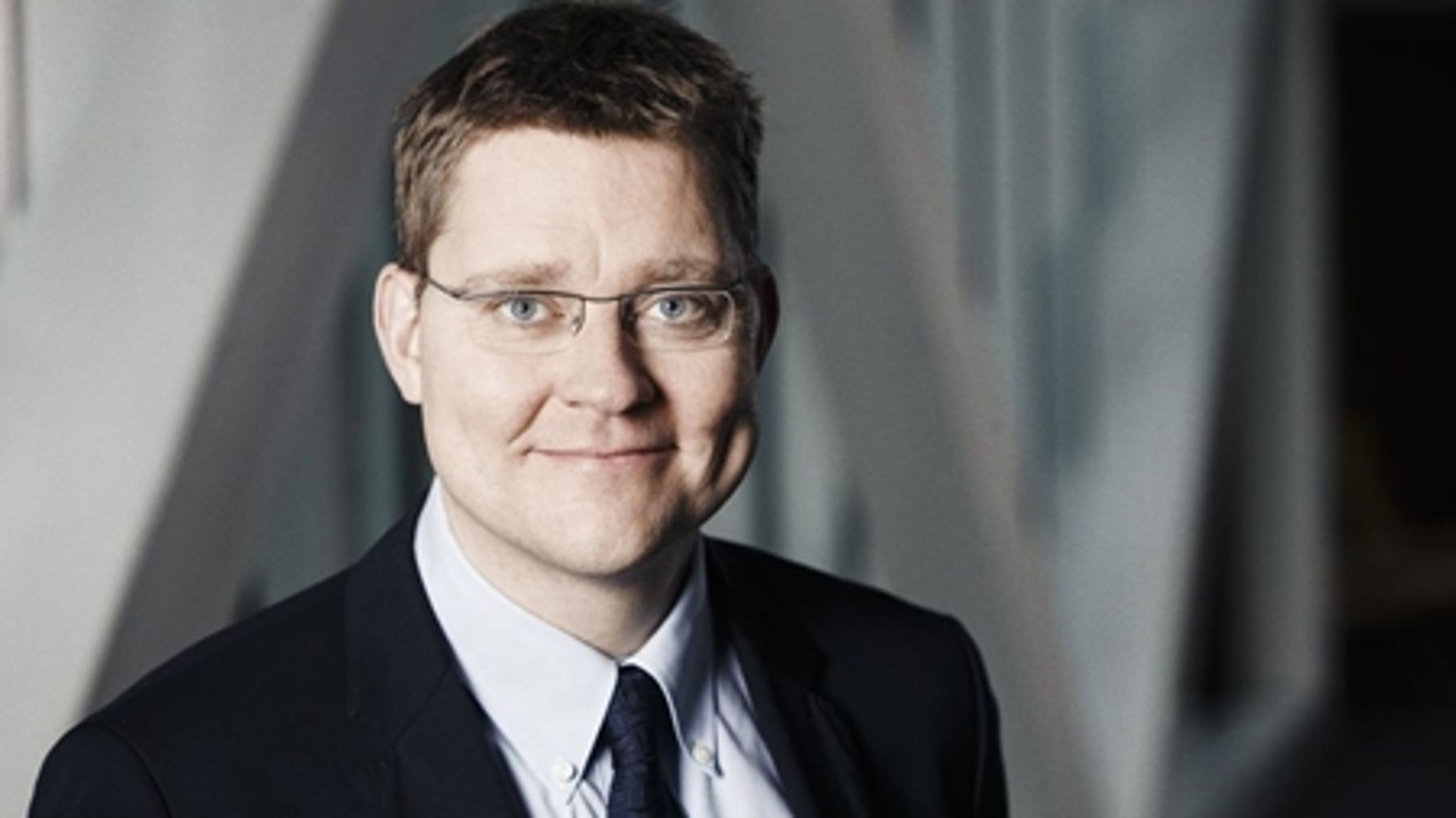 Den nye klima- og energiminister beskrives som driftsikker og med godt humør. Men også med en mere skarp tunge end hans forgænger.