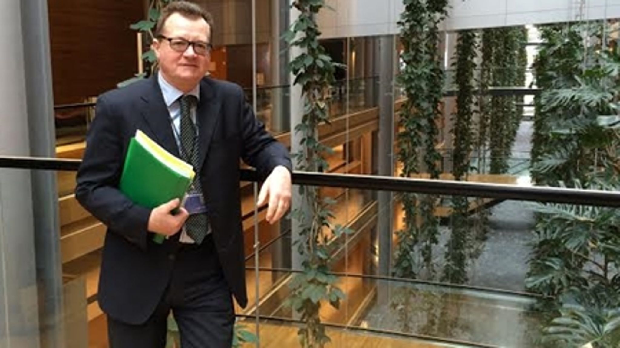 Det er godt for det globale klima og for europæisk økonomi, at Parlamentet og Rådet er blevet enige om en aftale, der reducerer bilers CO2, skriver MEP Claus-Larsen Jensen.