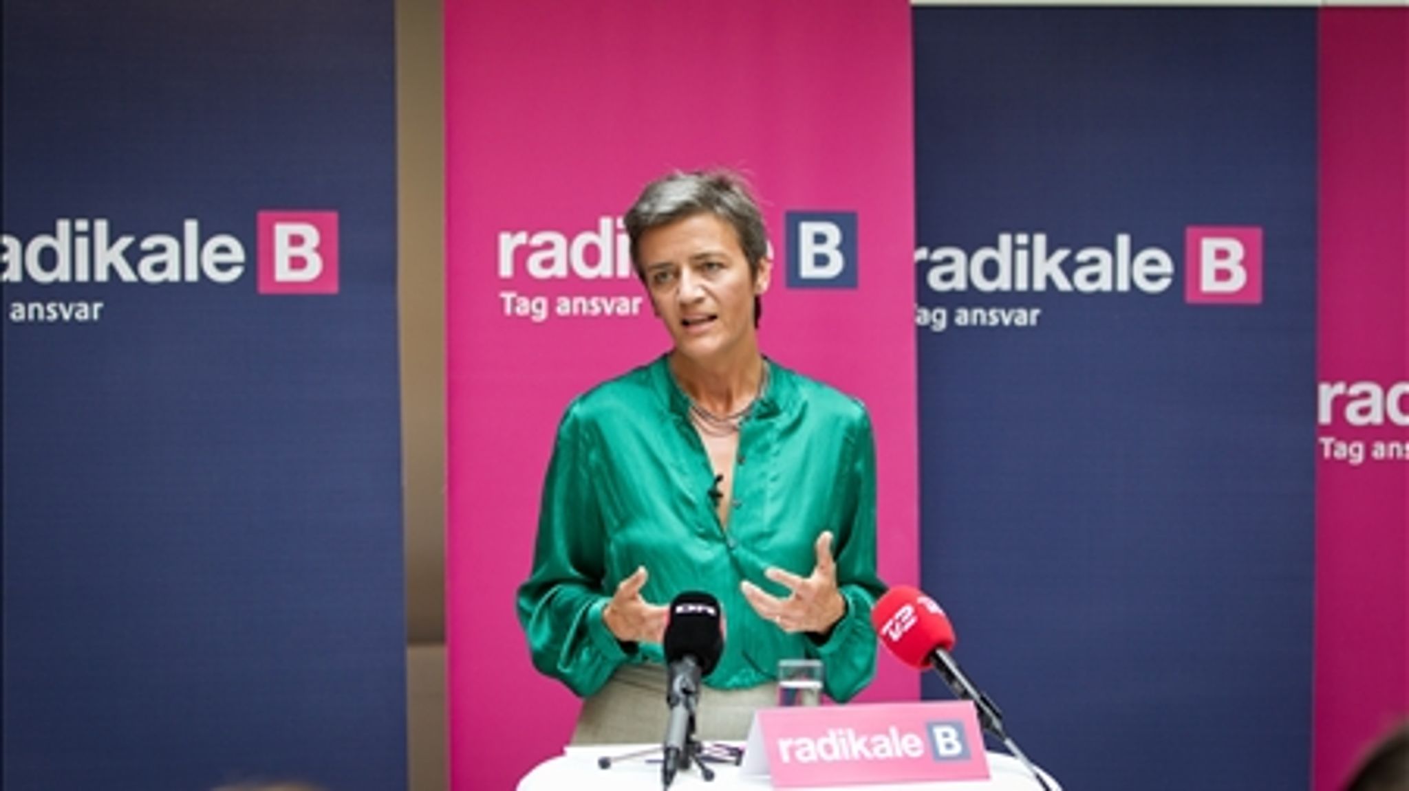 Økonomiminister Margrethe Vestager (R) kan trøste sig med, at lidt flere vælgere nu har tillid til den økonomiske politik, som hun og finansminister Bjarne Corydon (S) er bannerførere for. Men samlet set er der ikke meget at glæde sig over.