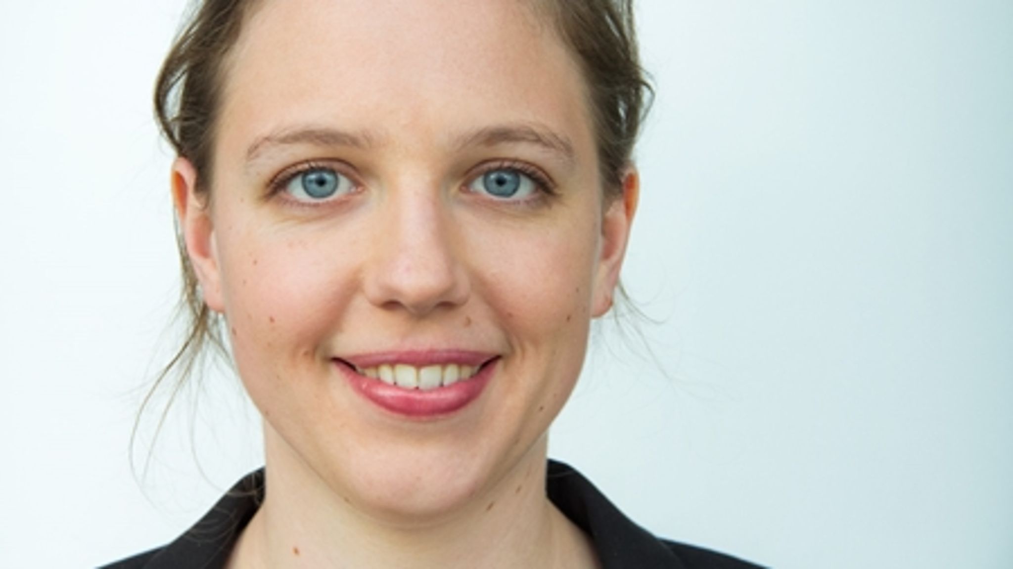 Rina Ronja Kari blev engageret i EU-politik i forbindelse med euro-afstemningen i 2000. Her var hun vred over ikke at kunne stemme nej, fordi hun på det tidspunkt kun var 15 år gammel.