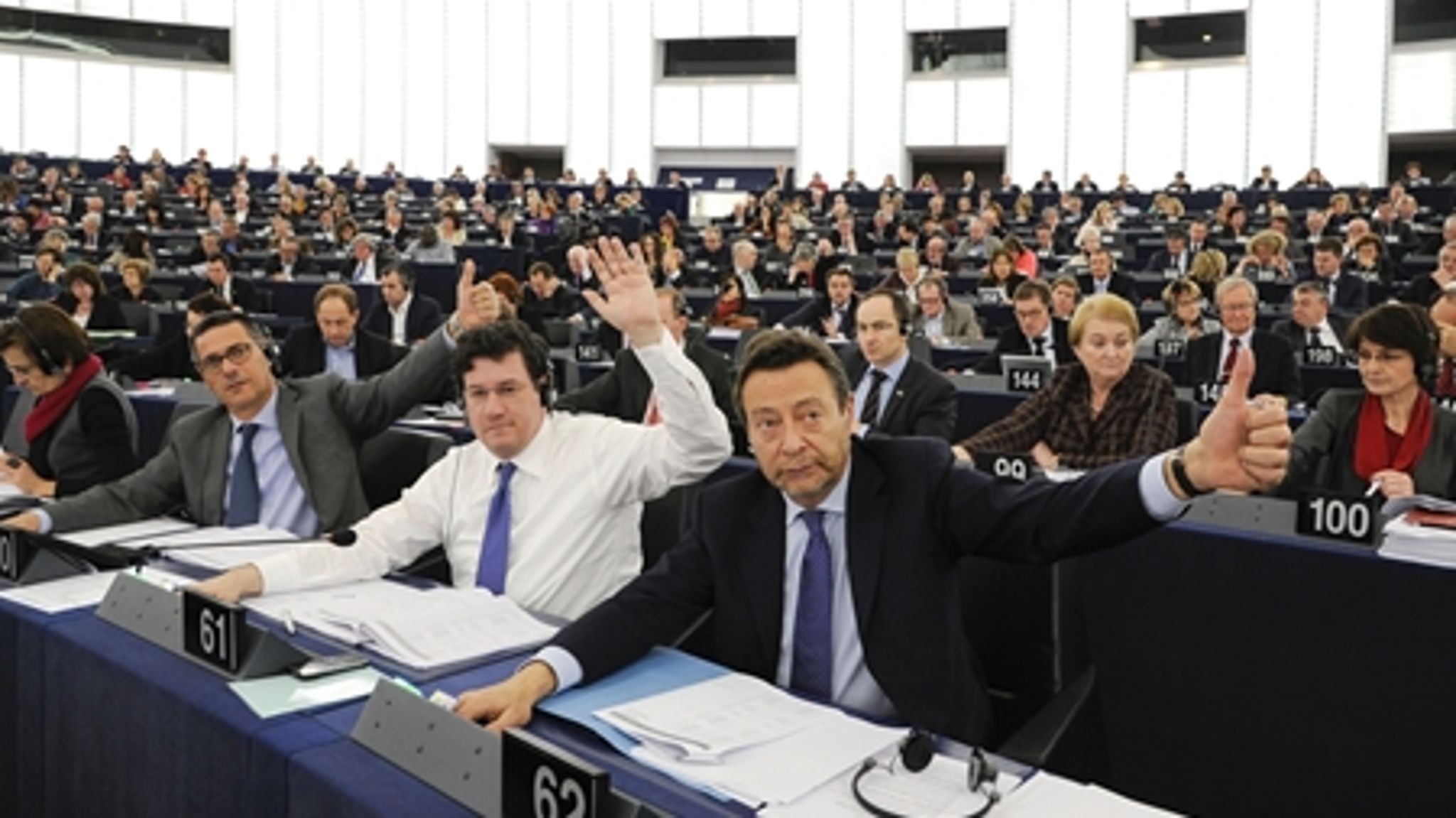 Det nye Europa-Parlament vil have 15 pladser færre end det foregående. Dermed skal EU's borgere vælge 751 parlamentarikere ved valget, der foregår den 22.-25. maj.