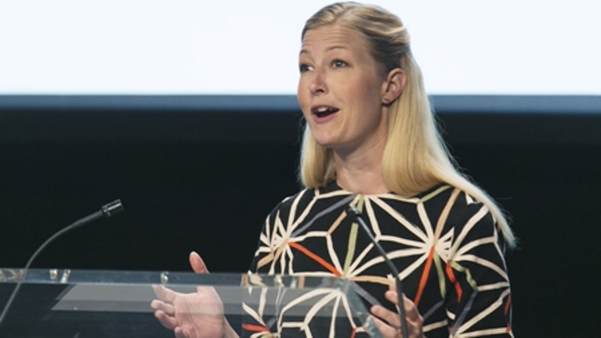Uddannelsesminister Sofie Carsten Nielsen vil have forskerne længere frem i samfundsdebatten, så de kan være med til at løfte vidensniveauet. 