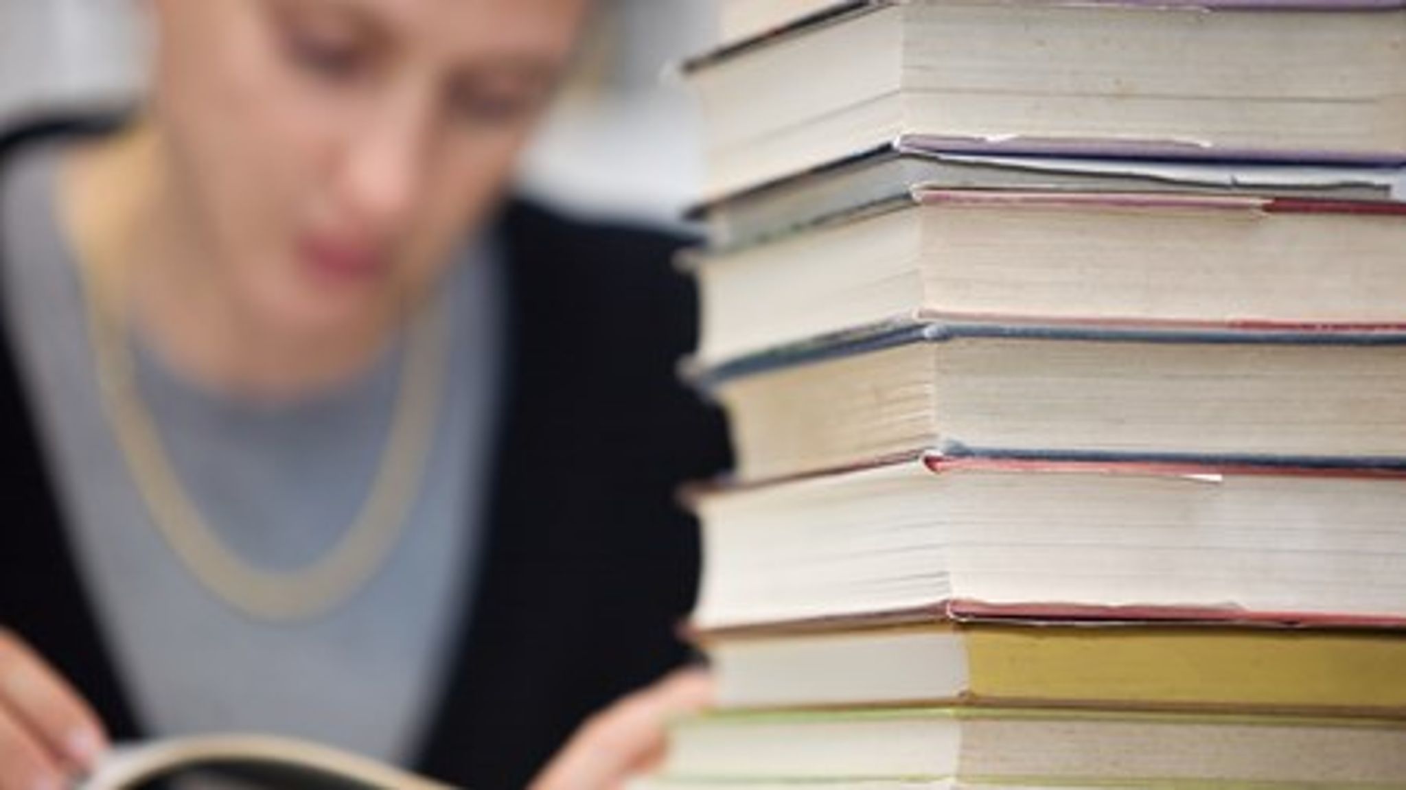 Det kan være svært at finde job for de mange unge akademikere, når de er færdige med universitetet og bøgerne. <br>