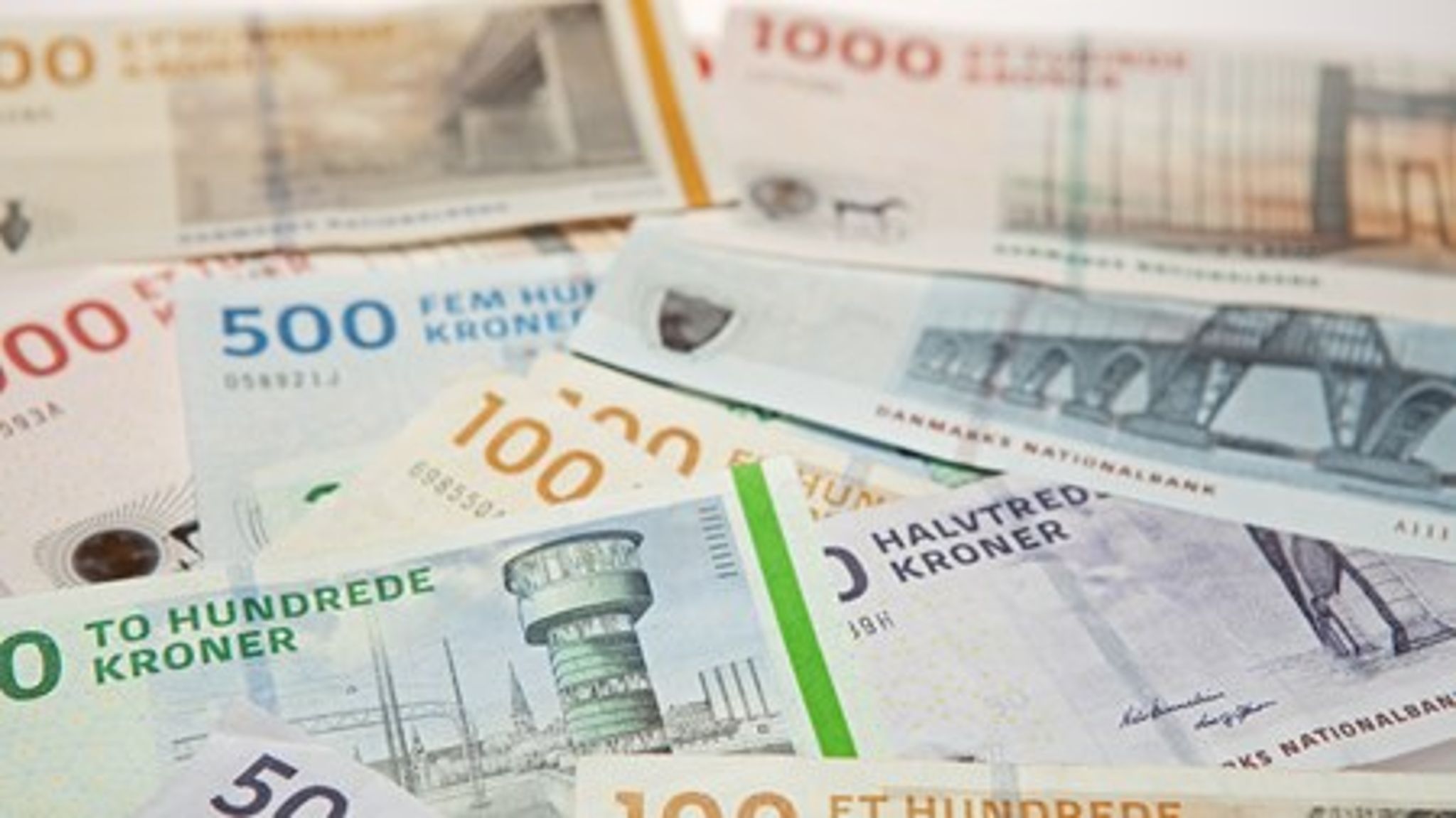 Regeringen bøjer sig for EU-Kommissionens kritik og er nu villig til at se på, hvordan den danske støtte til grøn energi gennem PSO-afgiften kan indrettes, så den harmonerer med EU-reglerne.