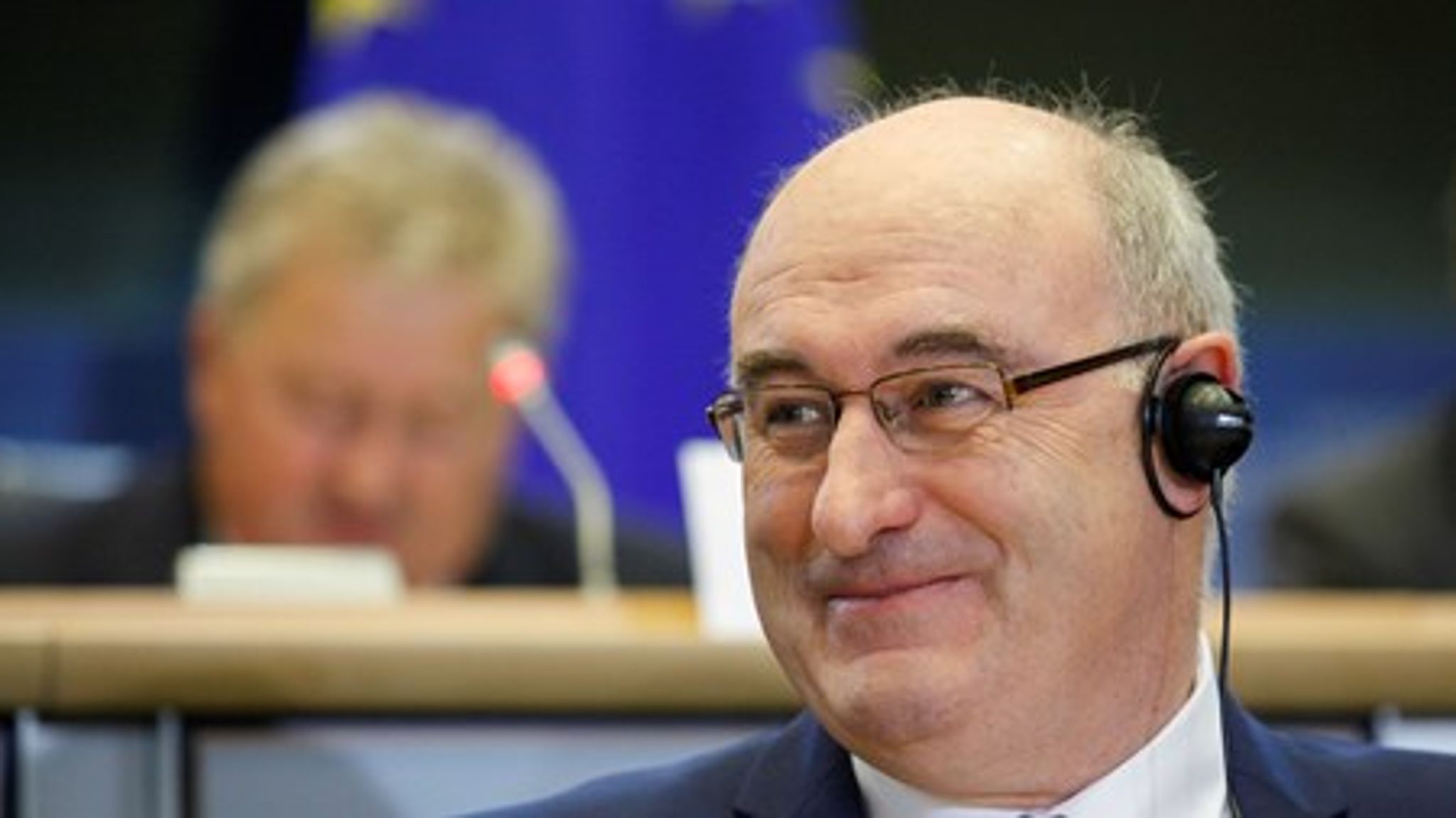Kandidat til at blive EU's næste landbrugskommissær er irske Phil Hogan. Han brugte humor og charme til at overbevise EU-Parlamentets landbrugsudvalg om, at de skulle støtte ham - når han altså ikke lige slog benhårdt ned på politiske modstandere.