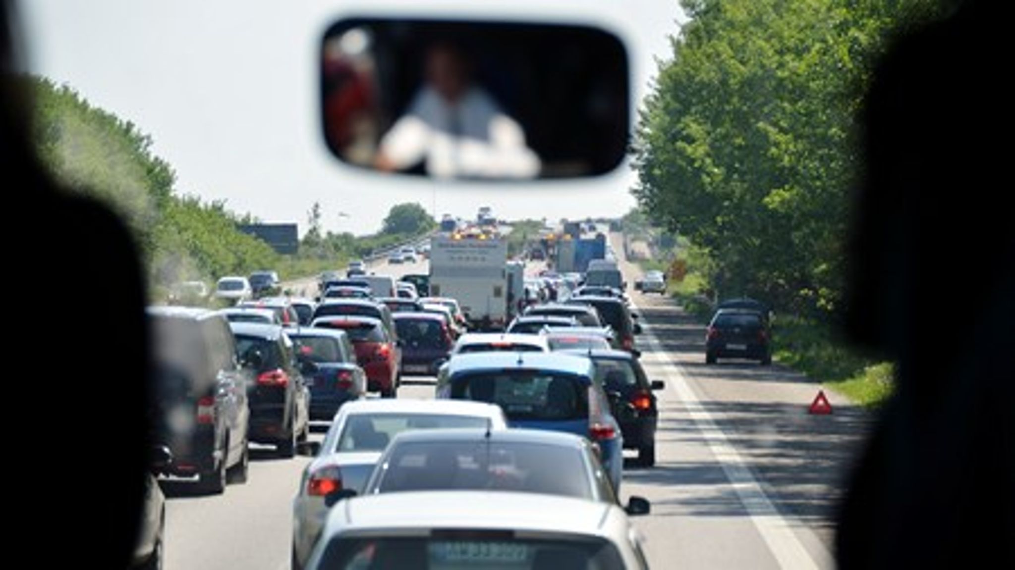 Der kan være gode grunde til at indlemme transportsektoren i EU's kvotesystem, lyder det fra klimaministeren og miljøvismand.<br>