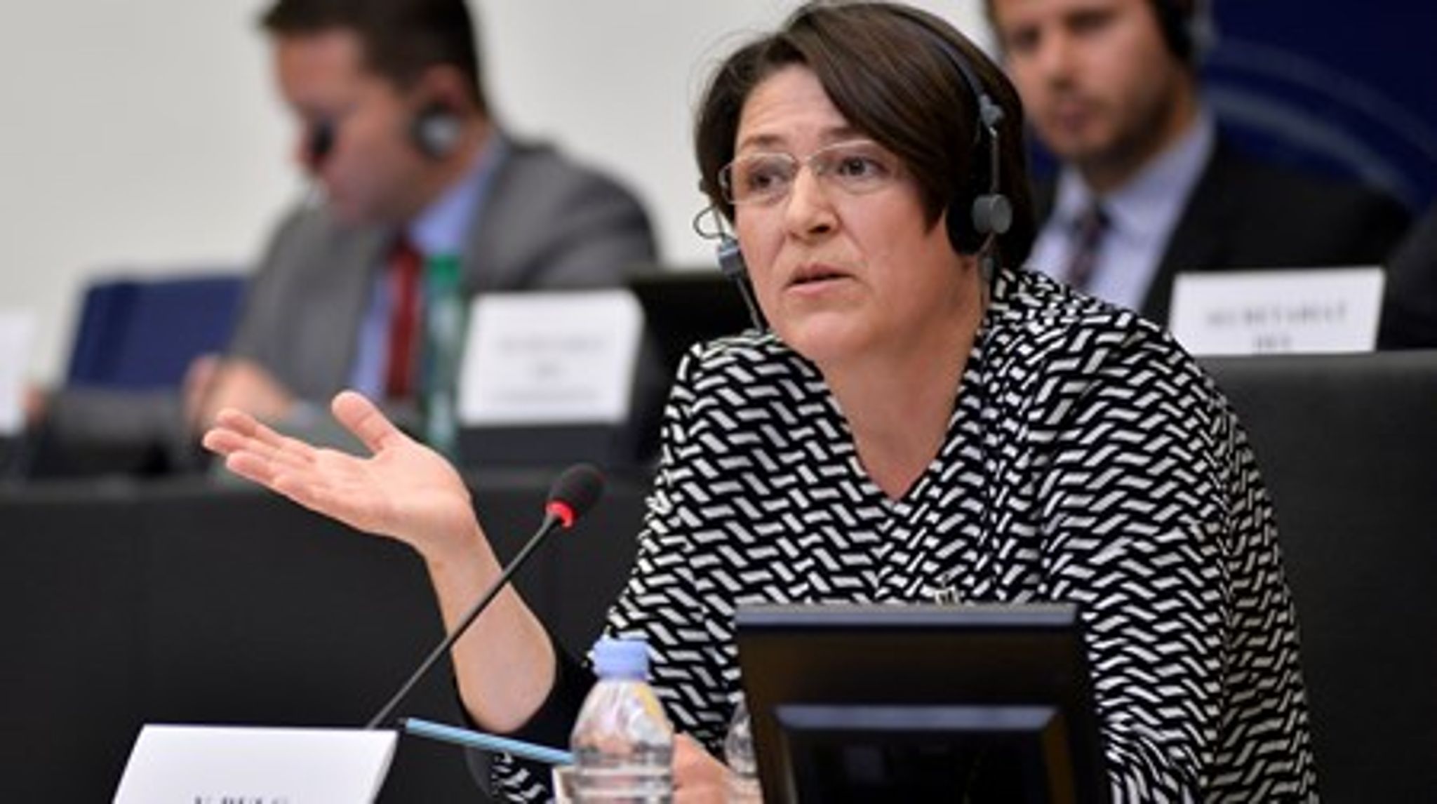 Kandidaten til at blive EU's nye transportkommissær, slovenske Violeta Bulc, er kendt for at gå på gløder og være stor tilhænger af shamanisme. Det var dog ikke det, der interesserede de EU-parlamentarikere, der havde hende til eksamen mandag aften.&nbsp;