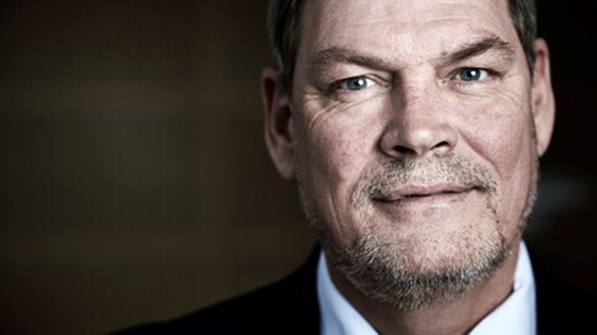 Boligminister Carsten Hansen (S) har åbnet dørene til forhandlinger om de almene boligers rammer de næste fire år. Han bliver mødt af bred kritik for at skrue ned for renoveringerne af de almene boliger fra både fagforeninger, almene organisationer og kommuner. <br>