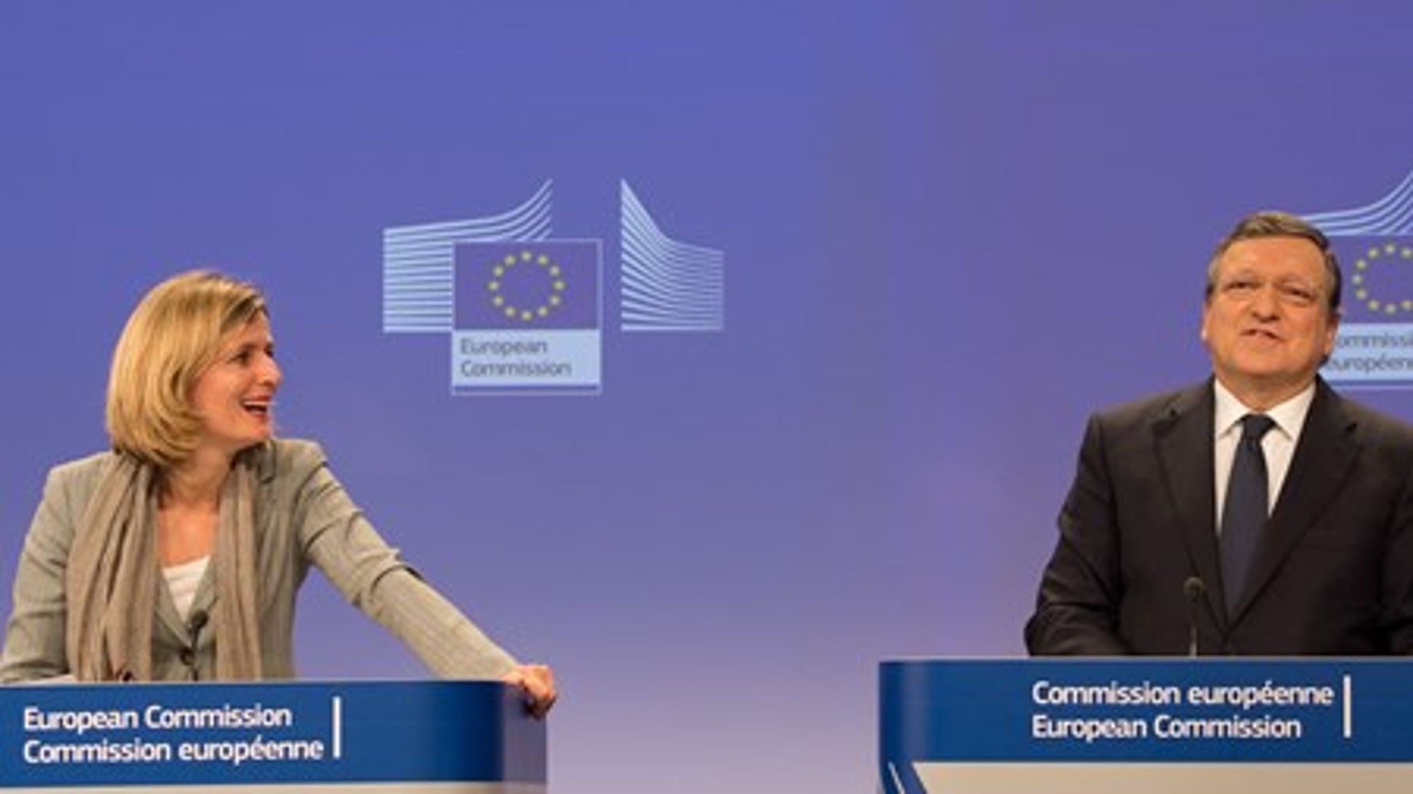 Danske Pia Ahrenkilde-Hansen leder formand for EU-Kommissionen José Manuel Barrosos afskedspressekonference i Bruxelles. Hun er én af de danske talspersoner, som nu forsvinder. (Europa-Kommissionen)
