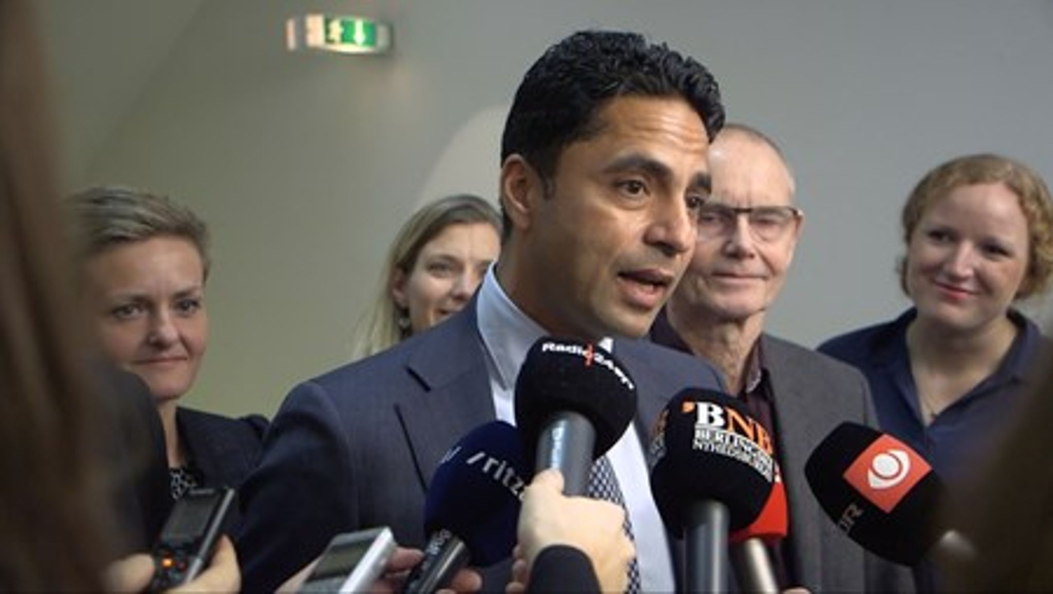 Socialminister Manu Sareen (R) præsenterede onsdag en ny del-aftale med Enhedslisten og SF&nbsp;på socialområdet.&nbsp;