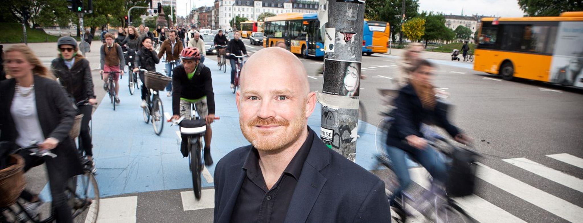 Miljø- og teknikborgmester Morten Kabell (EL) vil sætte fuld blus under byggeriet af almene boliger i hovedstaden med de nye planlovsmuligheder. Det møder modstand fra Konservative, men kritikken preller af på Morten Kabell. <br>