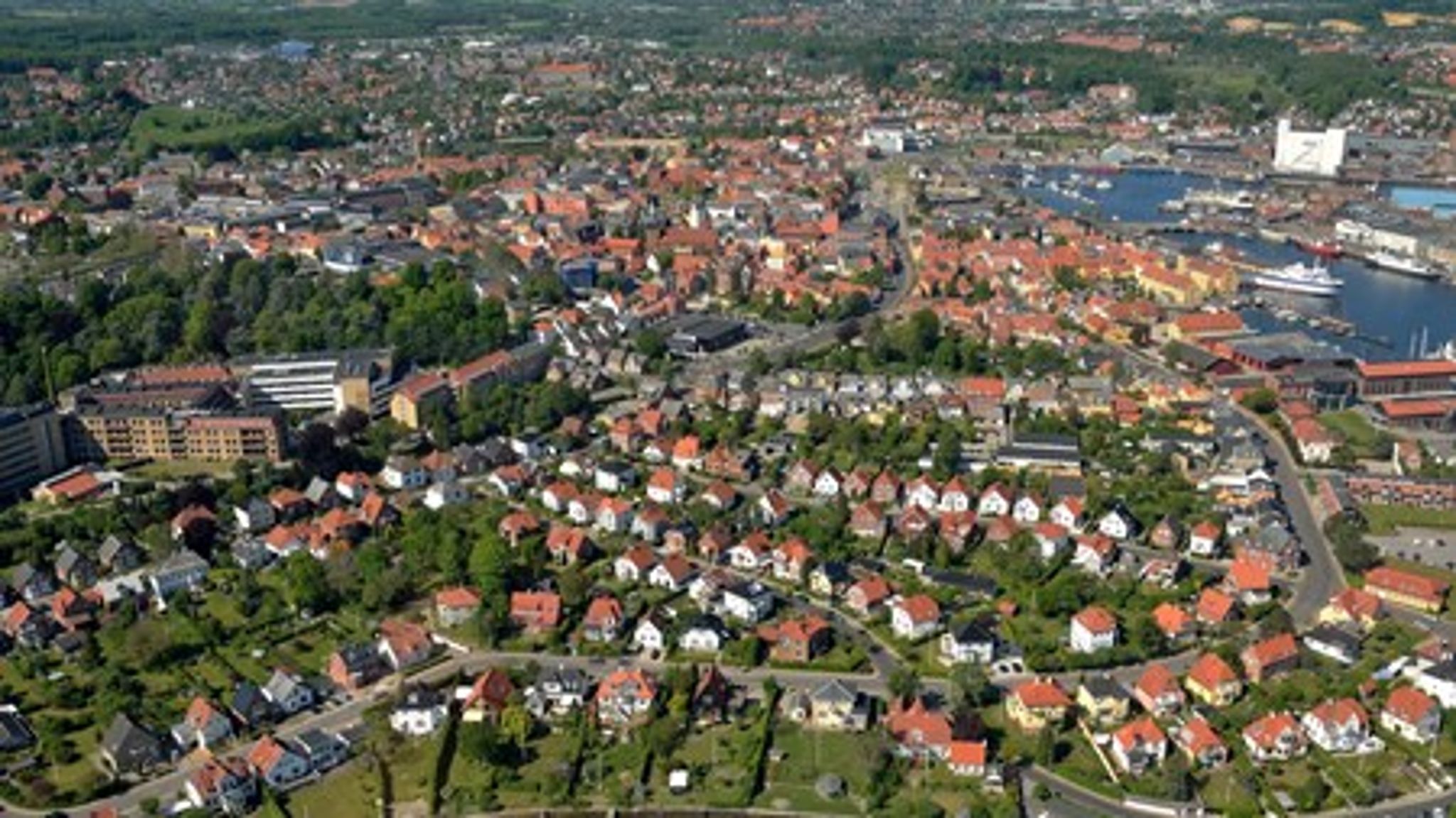 En række eksperter langer ud efter boligpolitikerne for at have for få visioner for boligpolitikken. Boligminister Carsten Hansen (S) har svært ved at få øje på et område, hvor han ikke har visioner. <br>