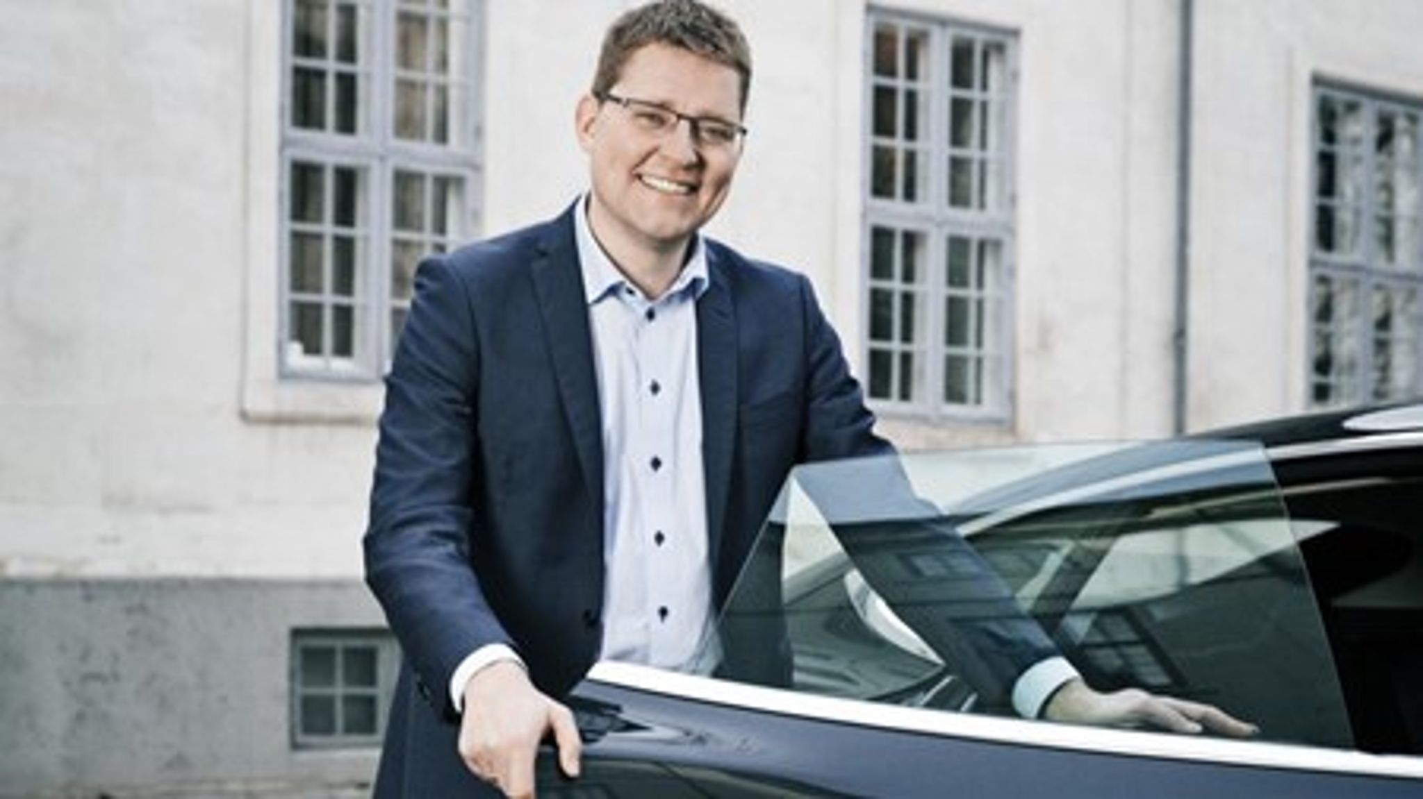 Klima- og energiminister Rasmus Helveg Petersen (R) skal inden valget nå at se på elbilernes fremtid, hvis det står til Enhedslisten og SF. 
