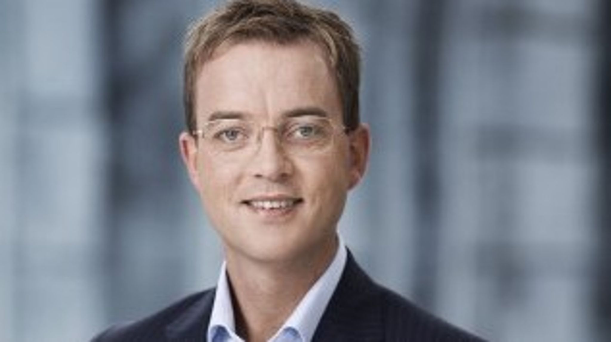 Esben Lunde Larsen fra Venstre mener, at uddannelsesministeren skyder ved siden af med de nye krav om social mobilitet i de videregående uddannelsers kontrakter med ministeriet, de såkaldte udviklingskontrakter. <br>