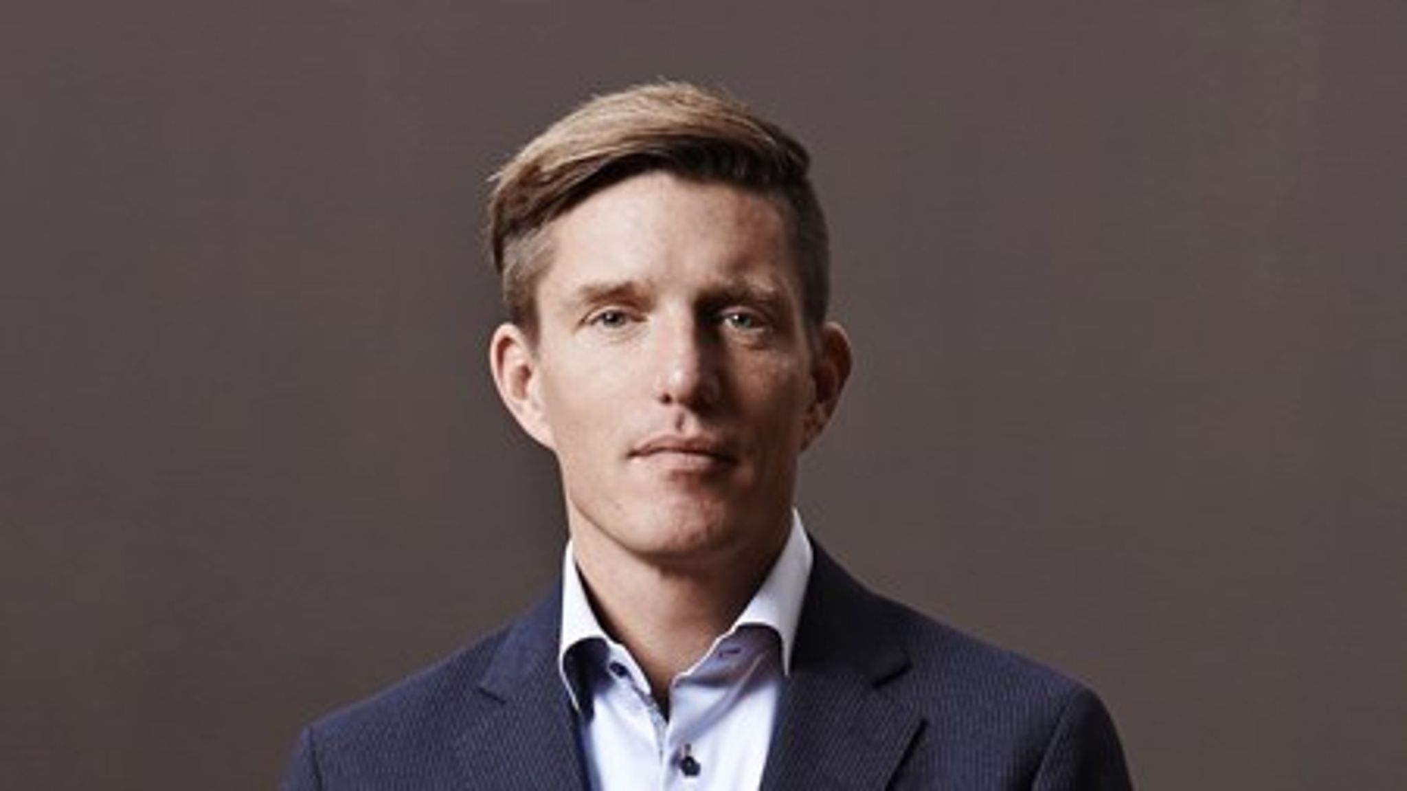 "I en tid, hvor ungdommen – lidt polemisk udtrykt
– lider af uddannelsesbulimi i den forstand, at vi skal vare os mod at
overuddanne en hel generation af unge, er det en undladelsessynd ikke at stå
vagt om det faglige niveau på vores uddannelsesinstitutioner," skriver Jannik Schack, politisk
chef i Tænketanken DEA. <br>