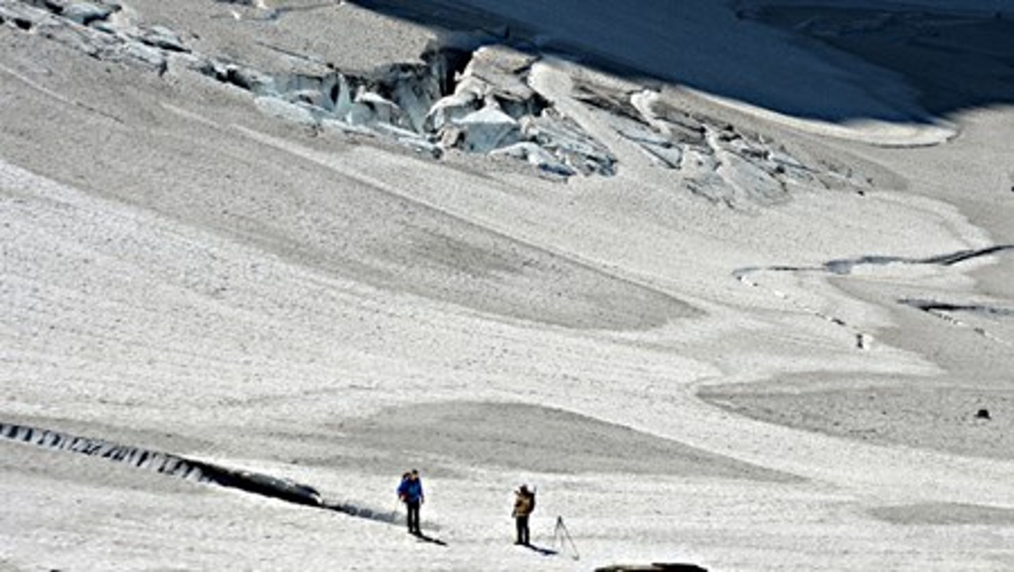 Researchere fra U.S. Geological Survey undersøger, hvordan og hvor meget de stigende temperaturer har påvirket Grinnel-gletsjeren i Glacier National Park i staten Montana. 