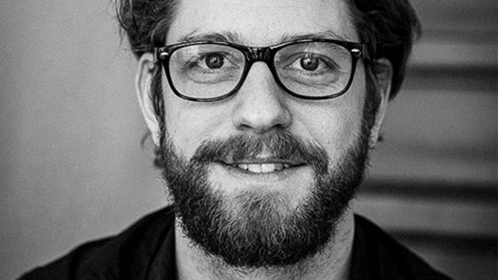 "Fjern alle de forskellige taxametre og lav i stedet
et grundtilskud, som består af minimum 50 procent af den samlede bevilling.
Resten skal være til undervisningstaxameter," skriver Bob Bohlbro, formand for Lærerstuderendes Landskreds. <br><br><br><br>